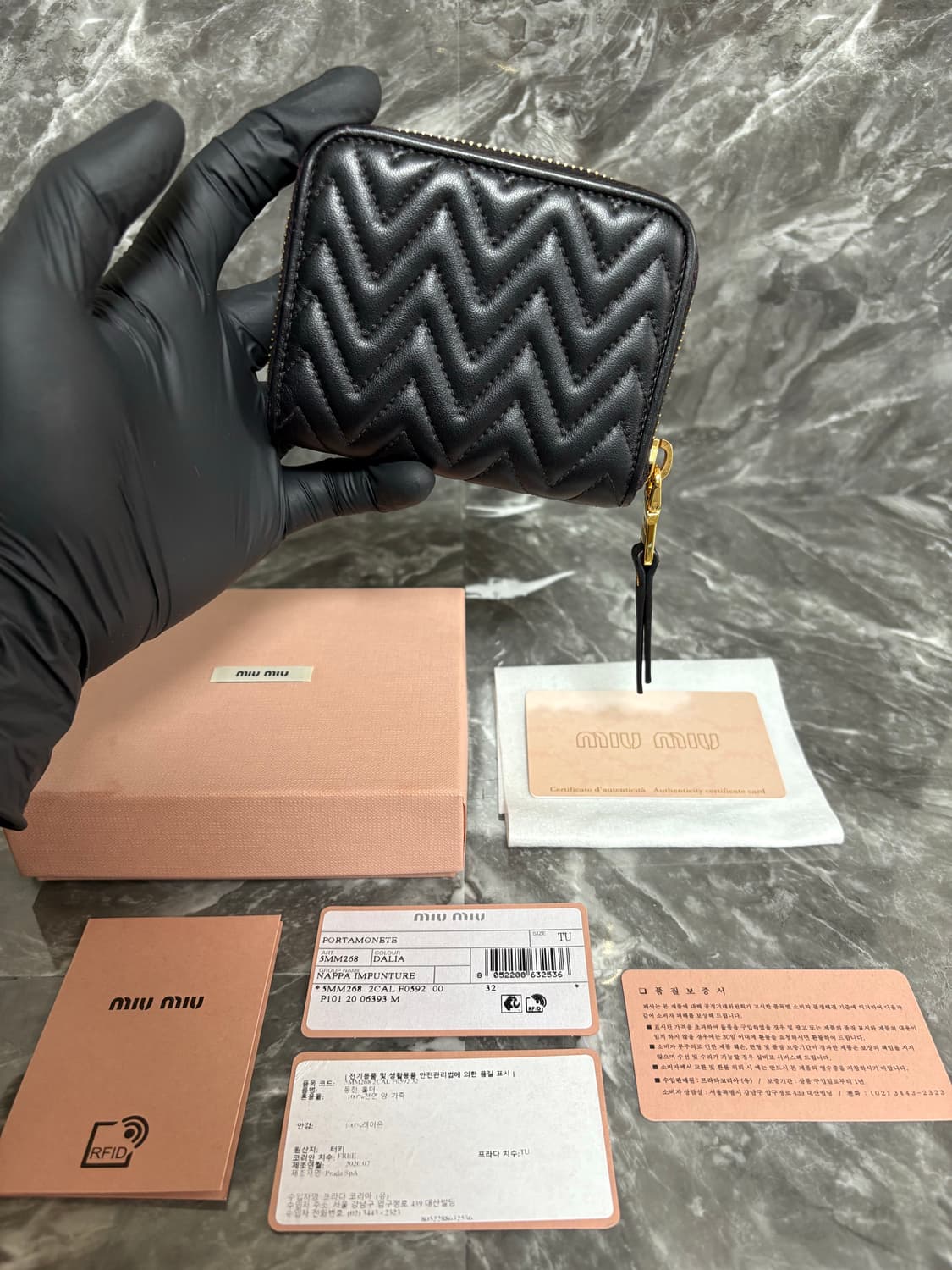 미우미우 마테라쎄 나파 가죽 동전 지갑 상품이미지2
