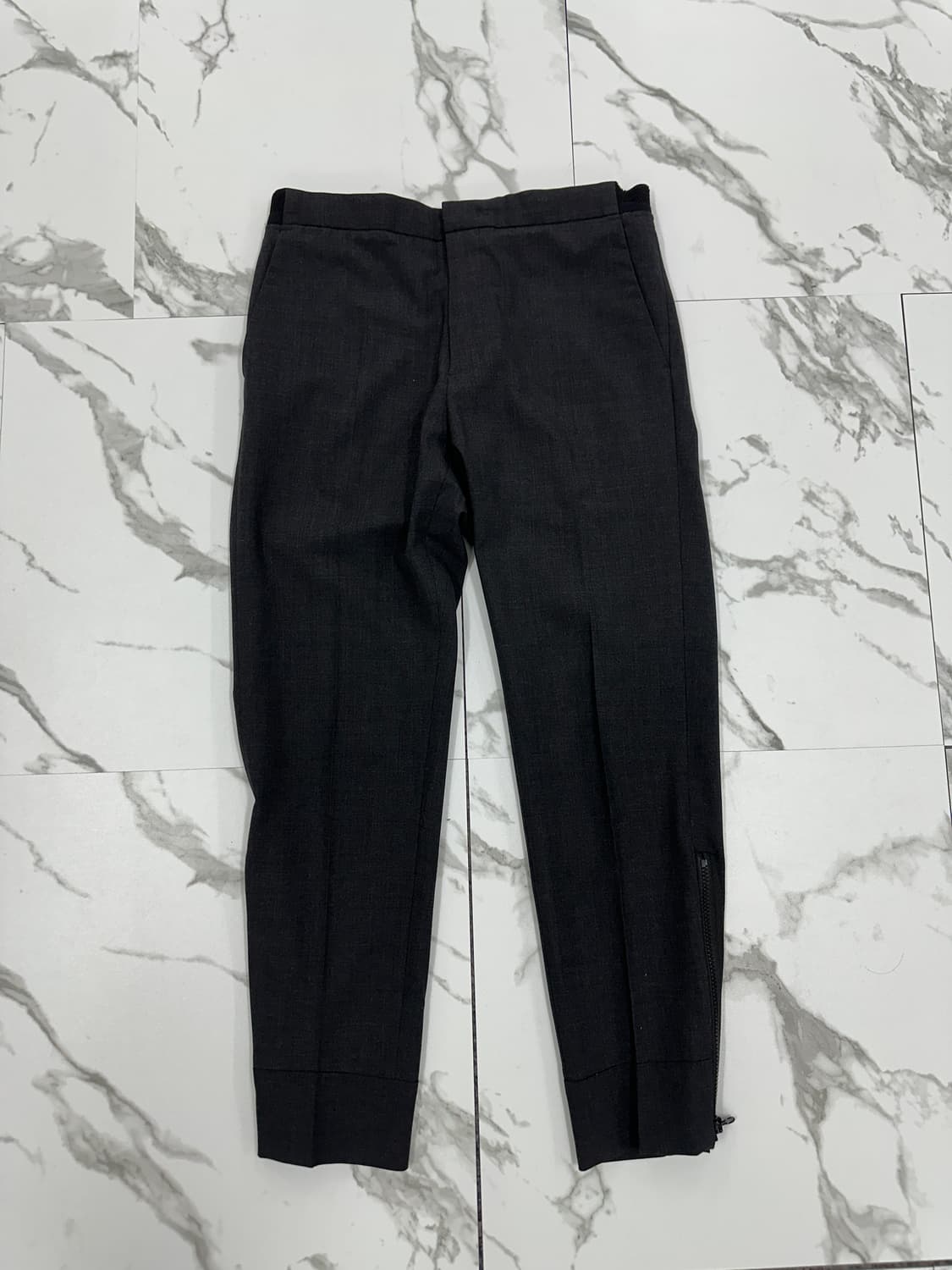 솔리드옴므 차콜 밑단 지퍼 슬랙스 상품이미지1