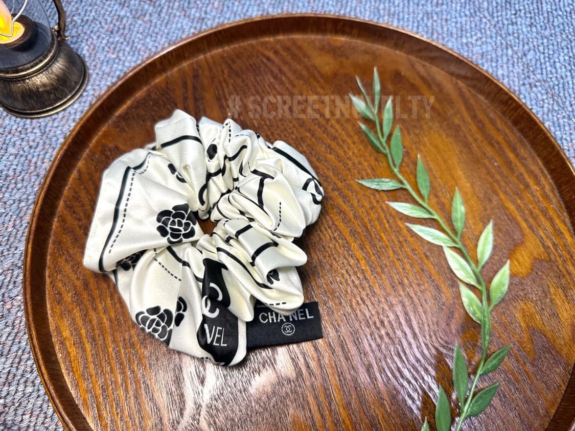 샤넬 까멜리아 헤어슈슈 화이트 상품이미지6