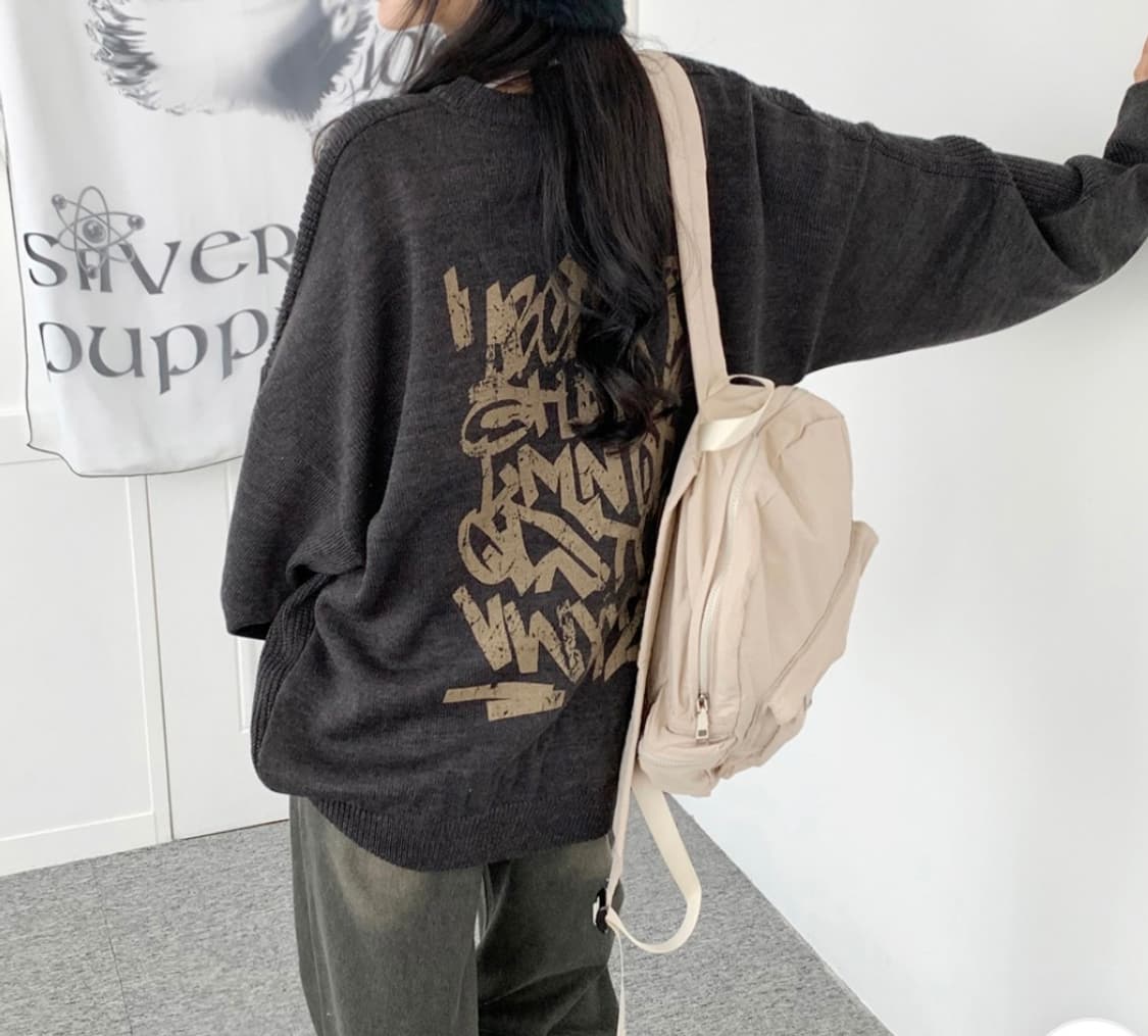 백 레터링 프린트 오버핏 니트 상품이미지1