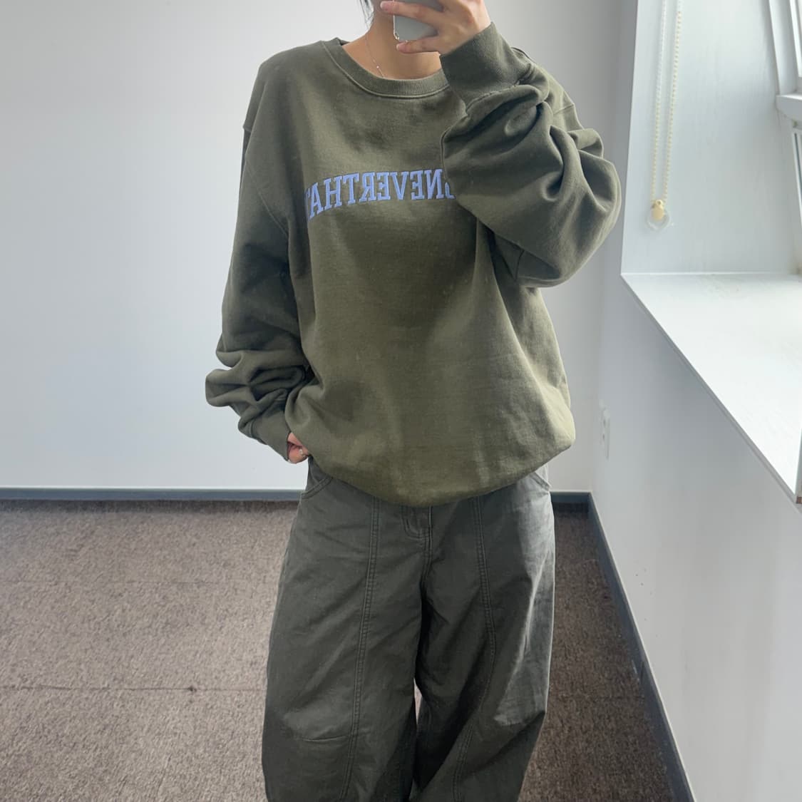 Thisisneverthat 디스이즈네버댓 카키 맨투맨  상품이미지2