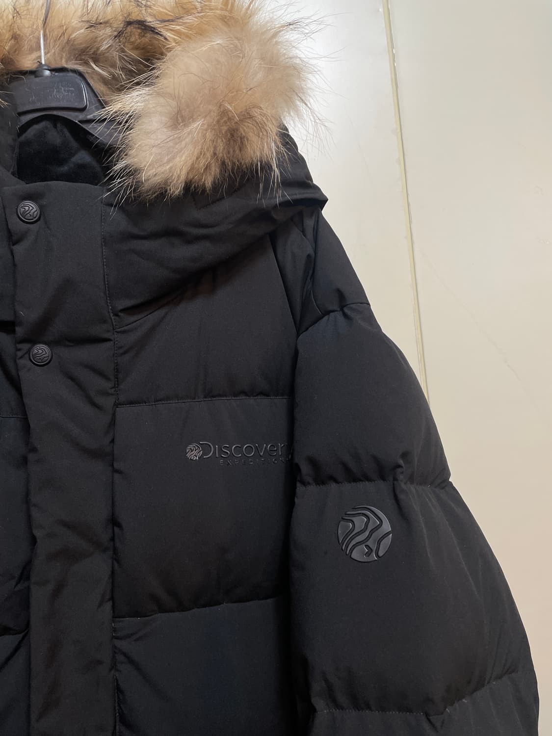 디스커버리 너구리털 덕다운 롱패딩 상품이미지2