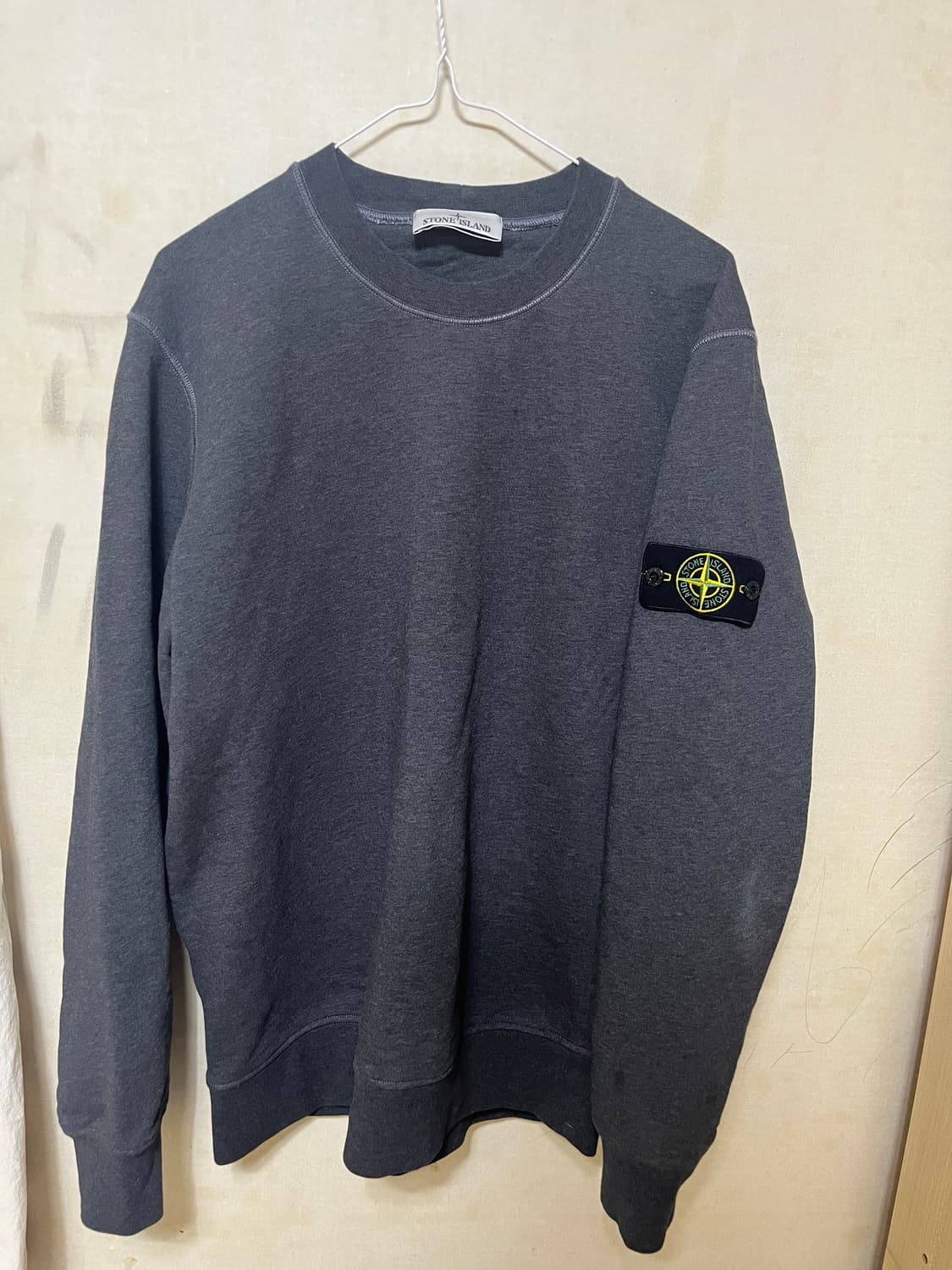 스톤 아일랜드 맨투맨 25FW 상품이미지1