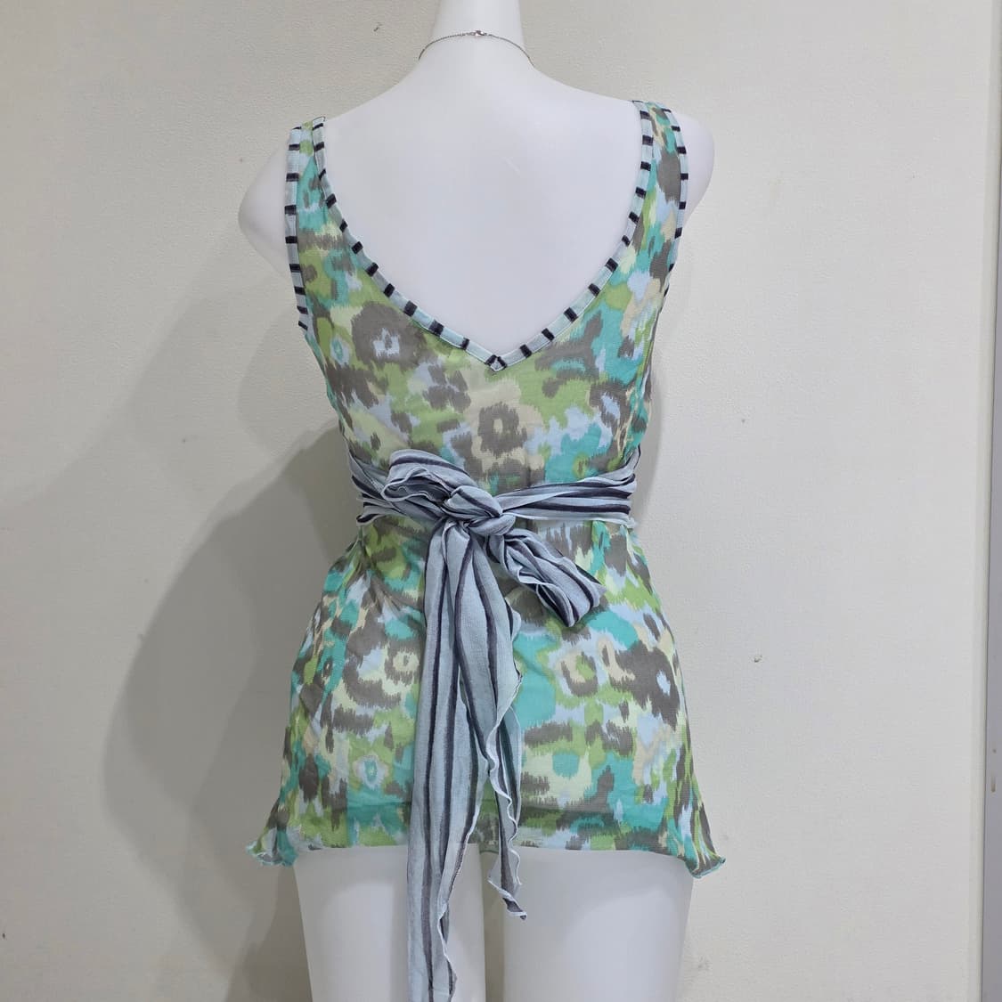 일본빈티지)오리엔탈 히피 모리걸y2k 그린레오파드 브이넥 리본 슬리브리스 상품이미지2