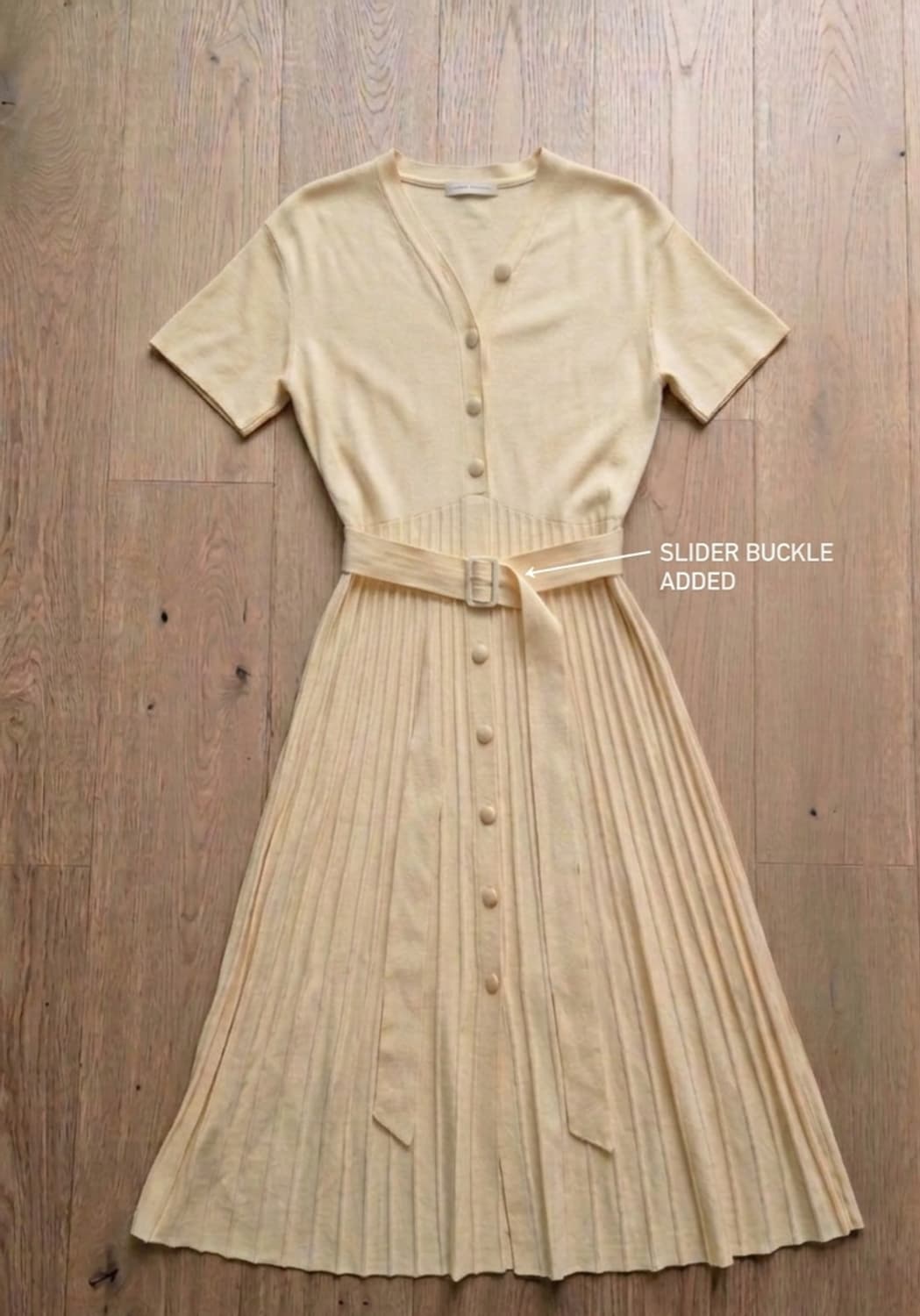 새상품 레몬 베이지 플리츠 니트 원피스 (벨트 포함) 상품이미지1