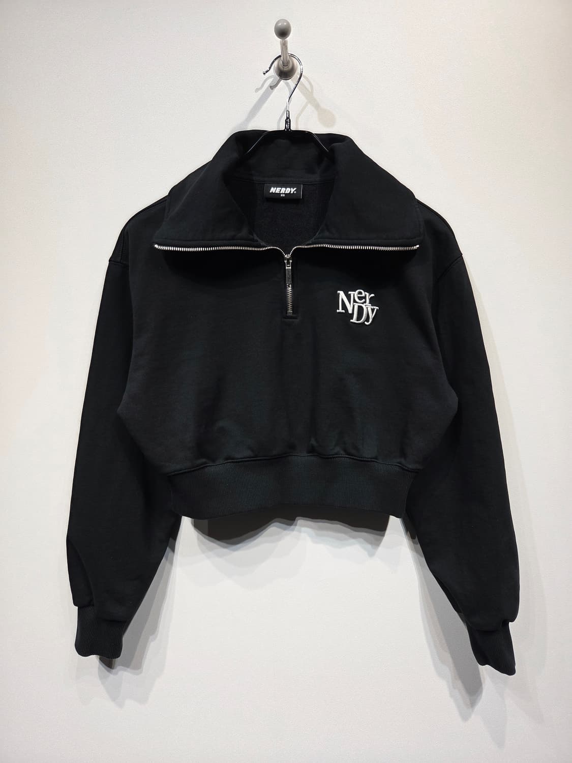 널디 NERDY 블랙 하프집업 크롭 맨투맨_XS 상품이미지2