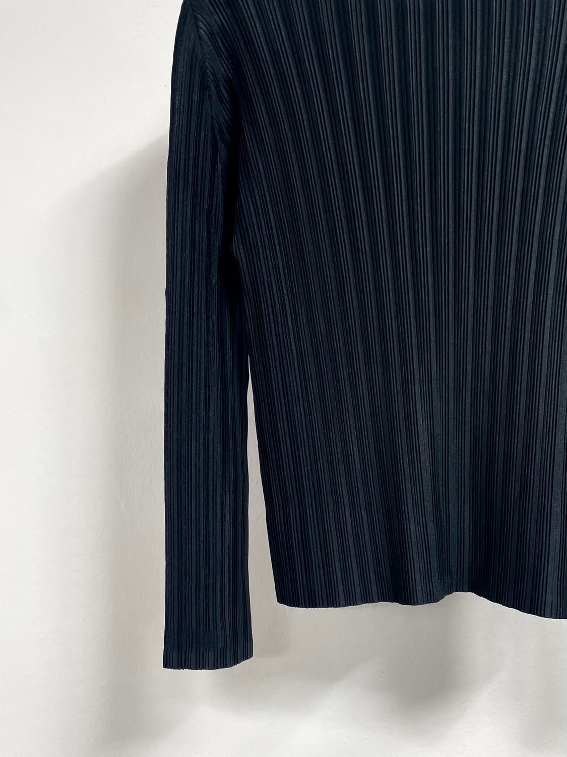 이세이미야케 플리츠플리즈 베이직 하이넥 긴팔 (on.206) 상품이미지3