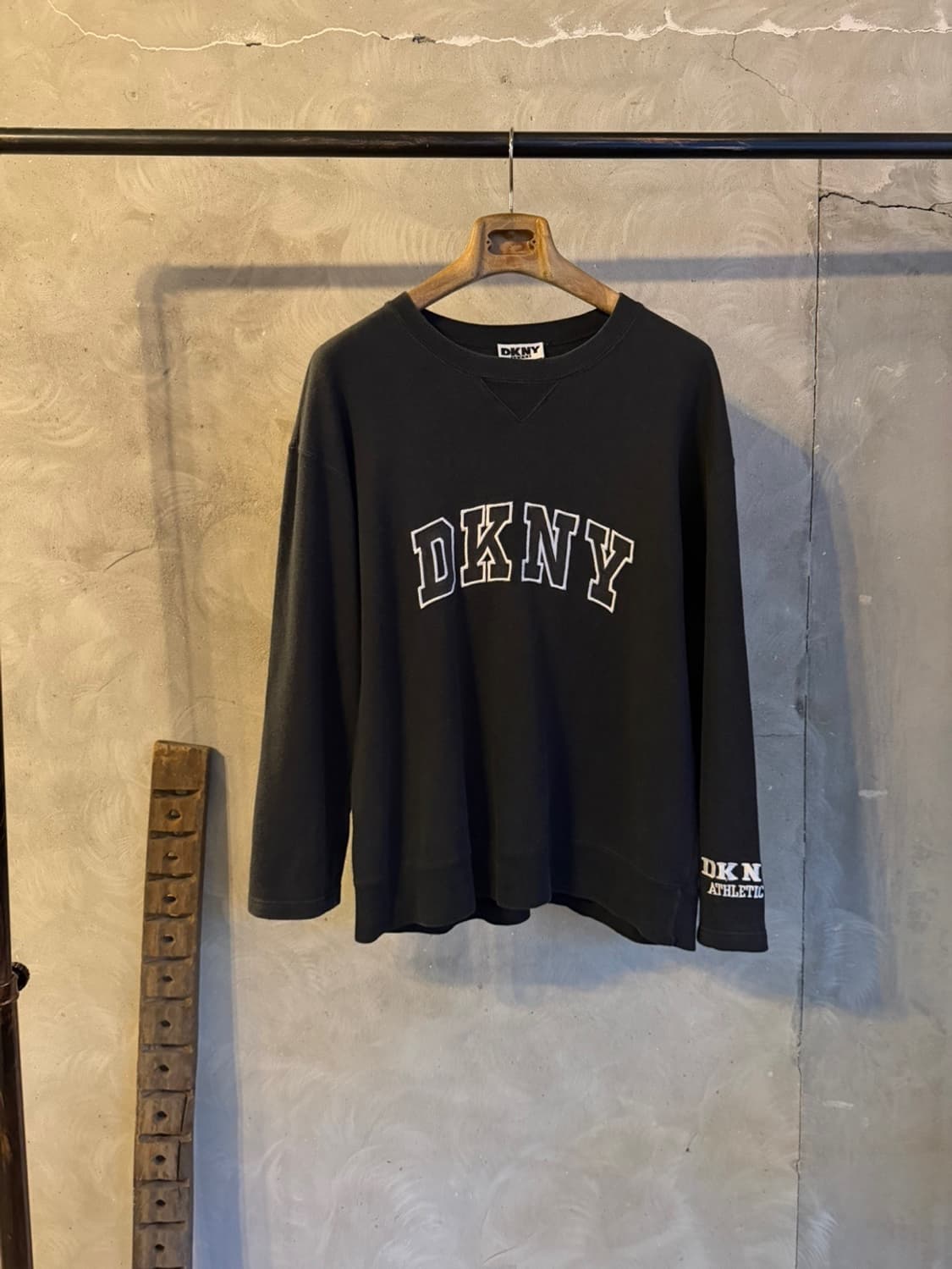 DKNY 그래픽 맨투맨 66~77 상품이미지1