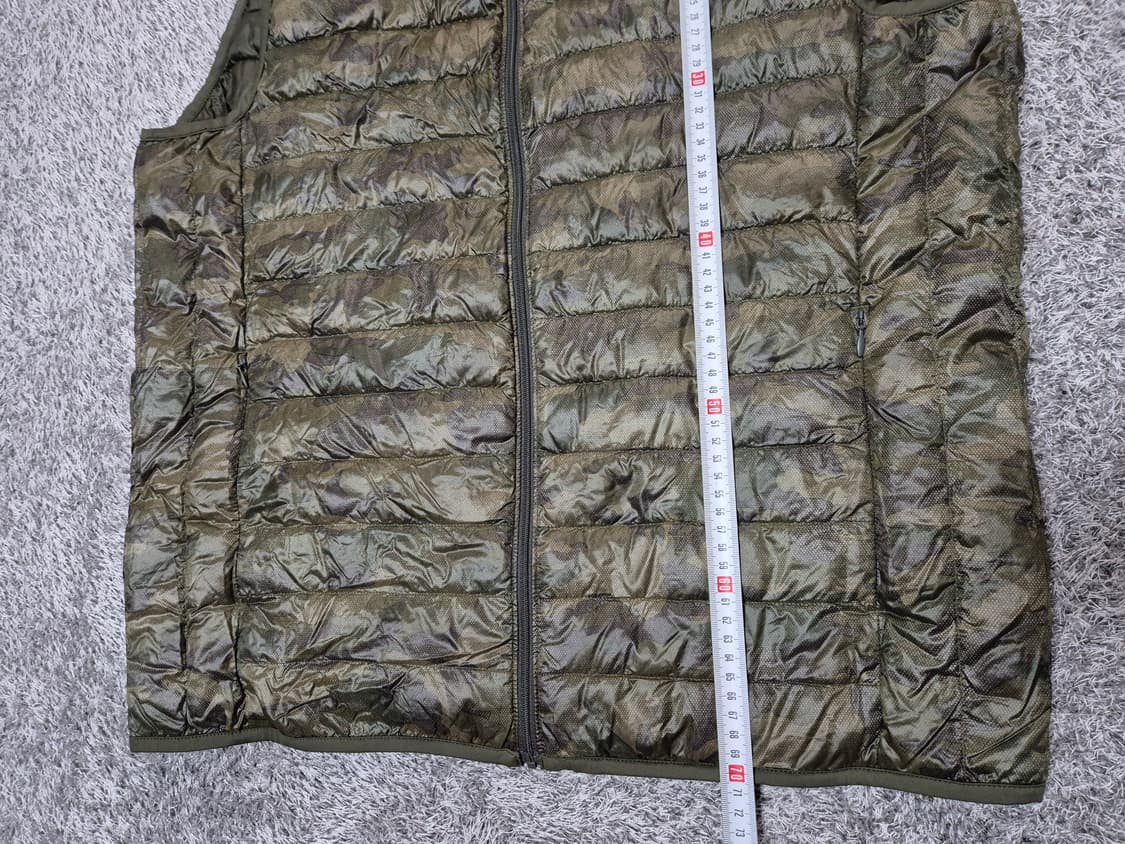 유니클로 남성 카모 경량 패딩 조끼 XL 상품이미지9