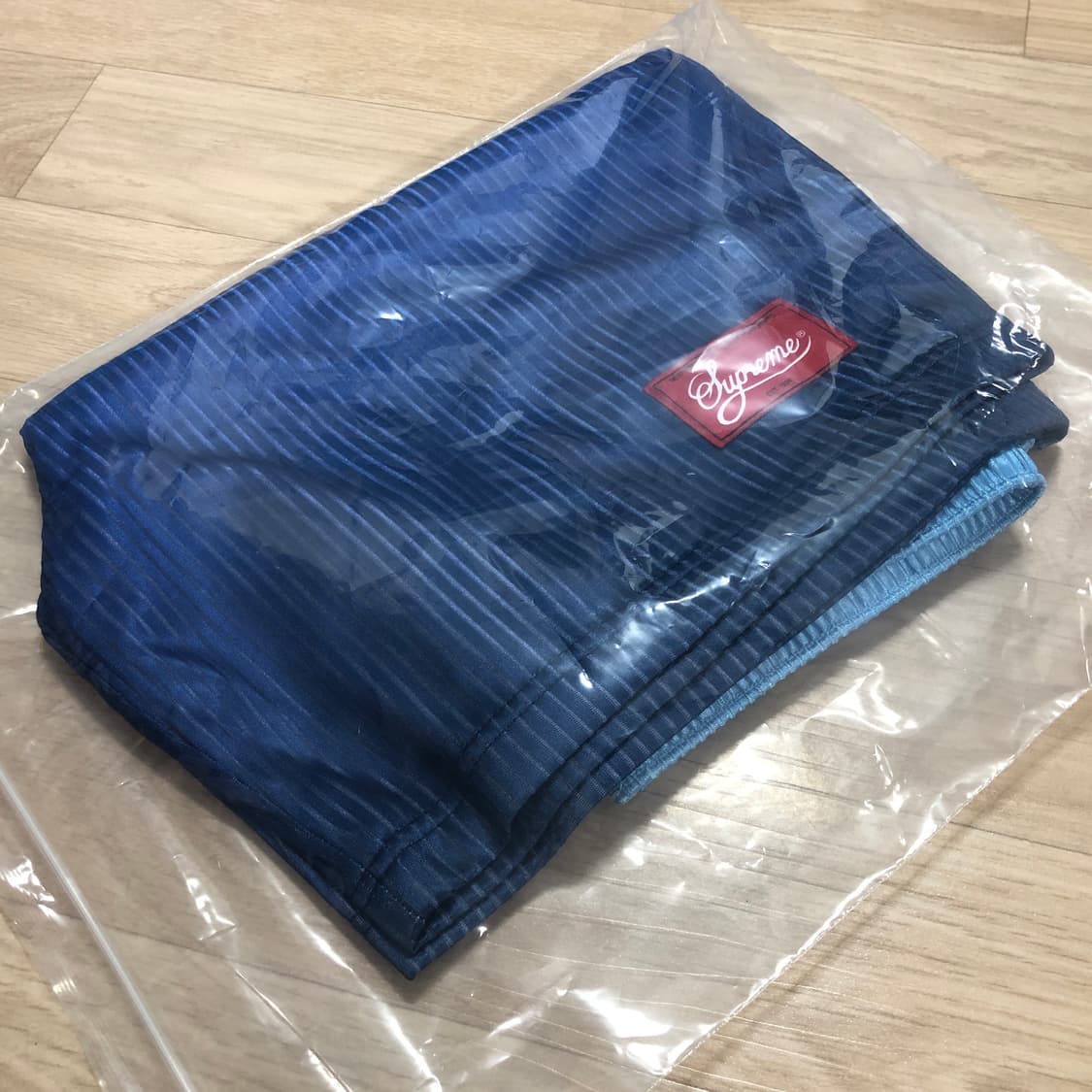 슈프림 그라디언트 메쉬 스트라이프 배기 쇼츠 로얄 M 상품이미지4