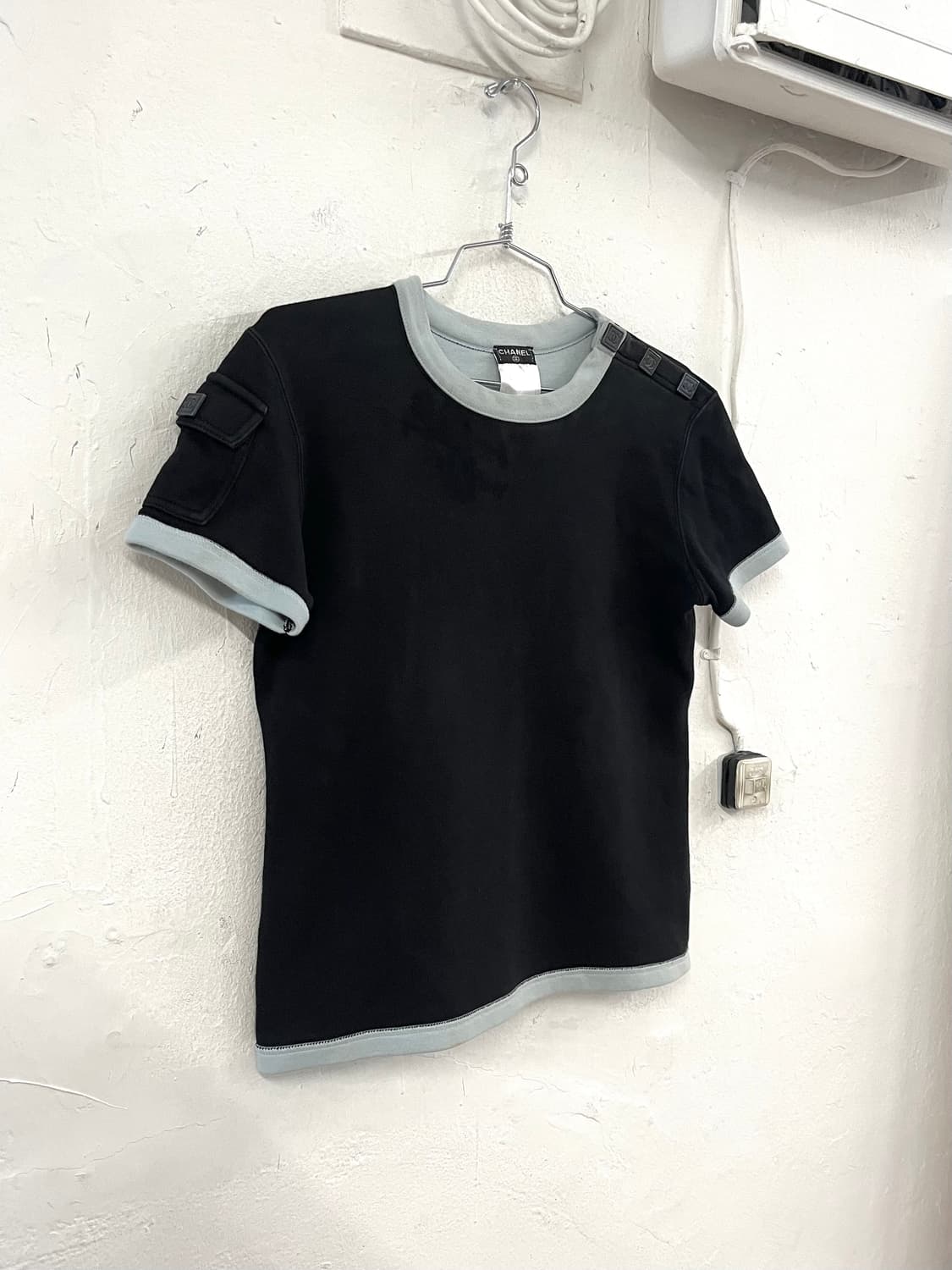 샤넬 2003 버튼 포켓 링거 티셔츠 상품이미지2