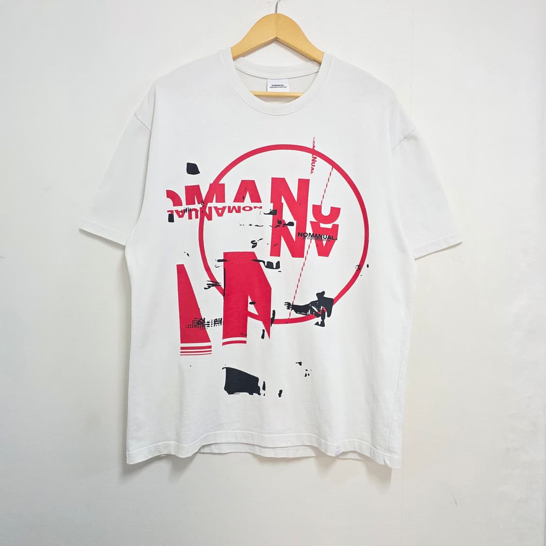 L 100-105 노매뉴얼 레드 프린팅 반팔티셔츠 화이트 상품이미지1