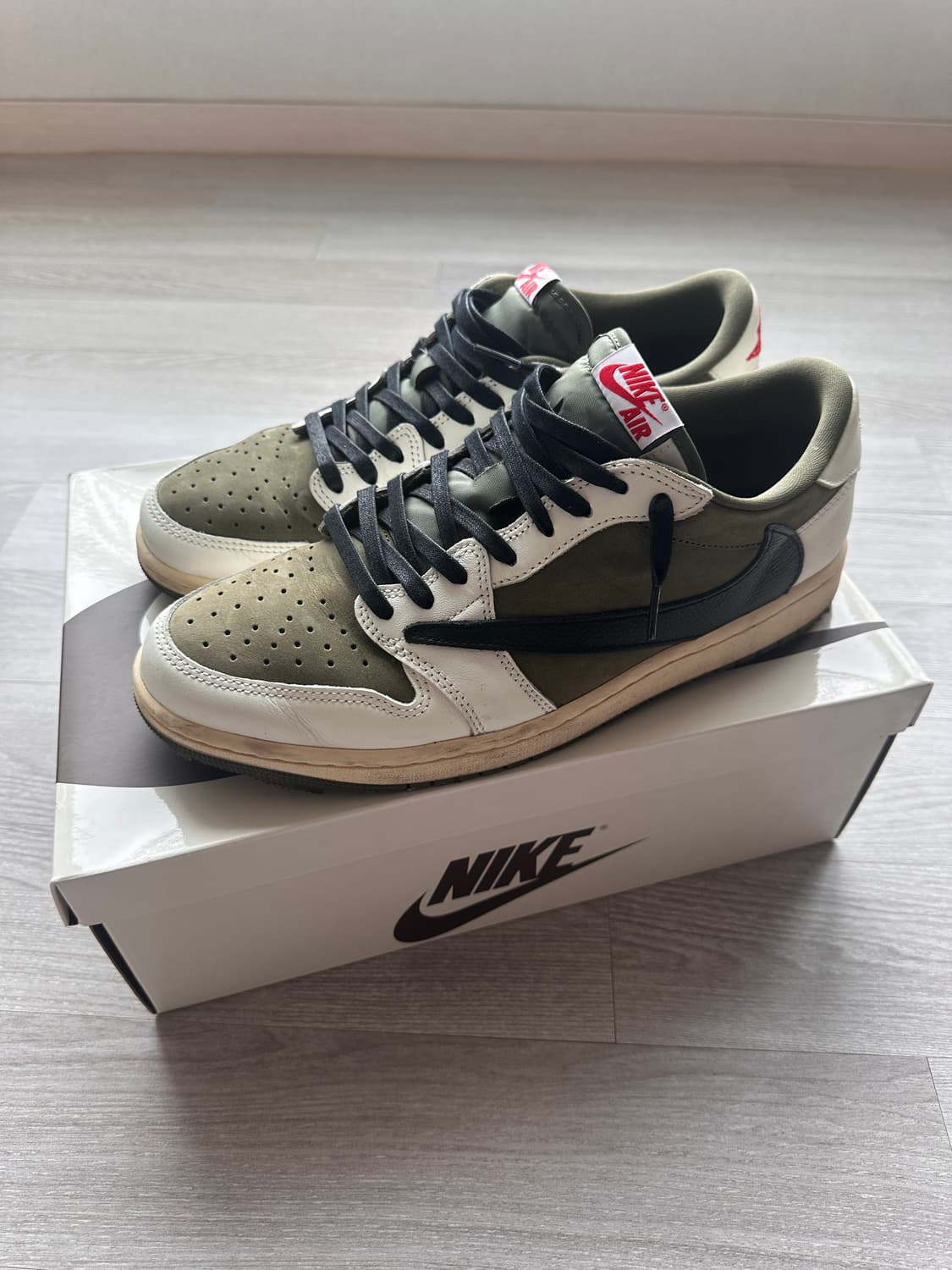 트래비스스캇 조던 리버스 올리브 상품이미지1