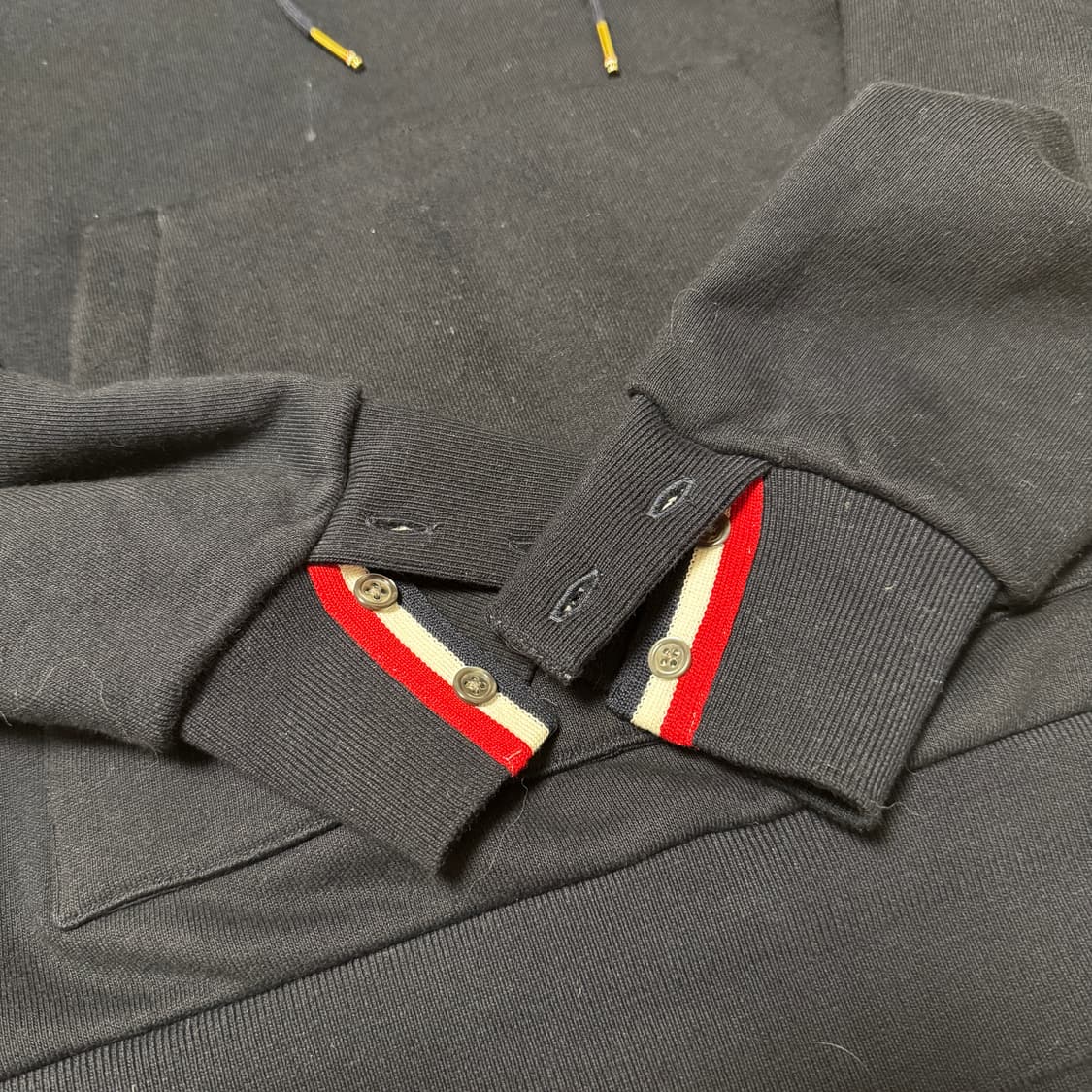 [신형 / 새상품급] 톰브라운 백삼선 후드티 네이비 상품이미지5