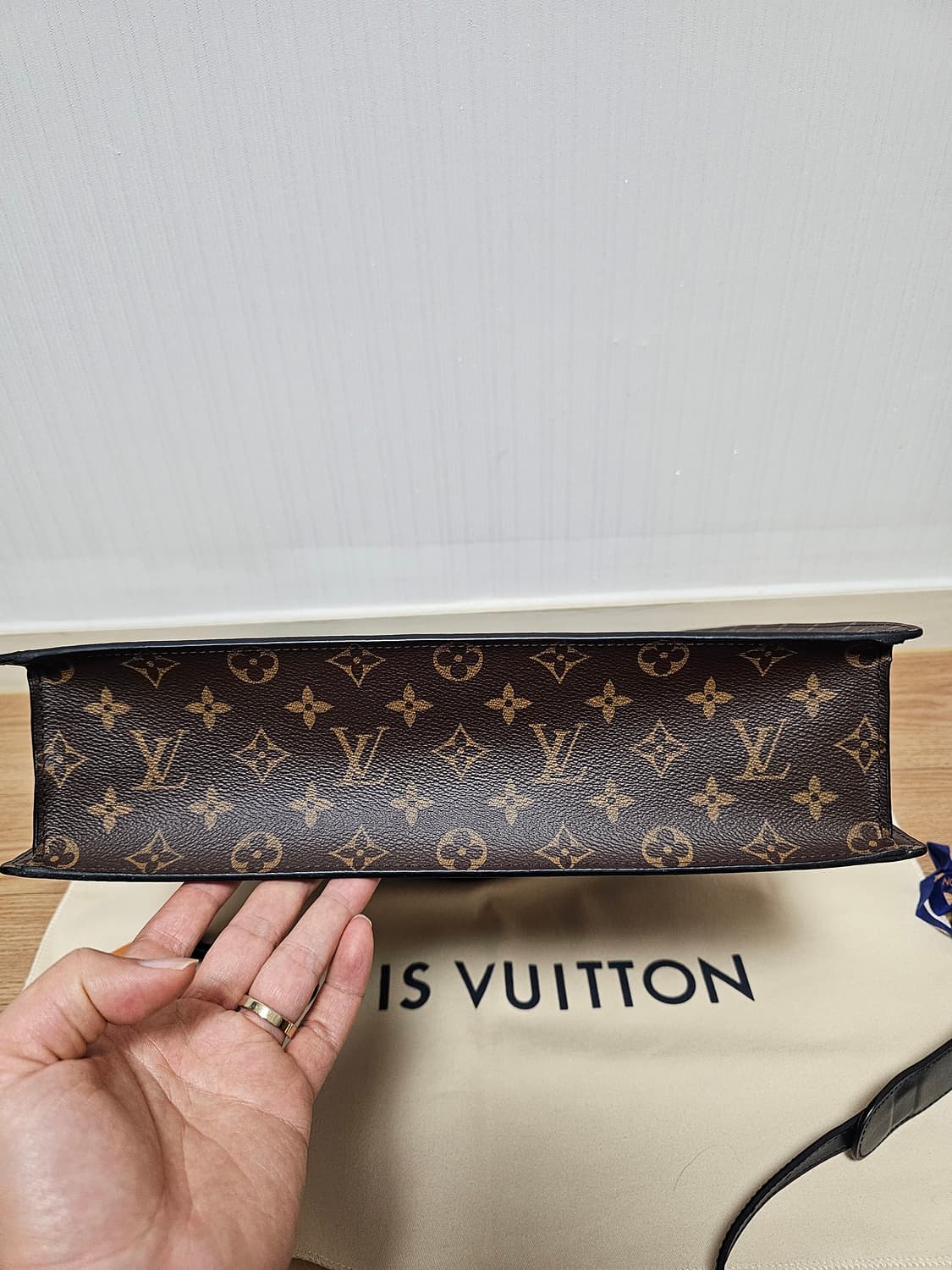 루이비통 버질아블로 캐릭터 자수 삭플라 크로스백 (새상품) 상품이미지5