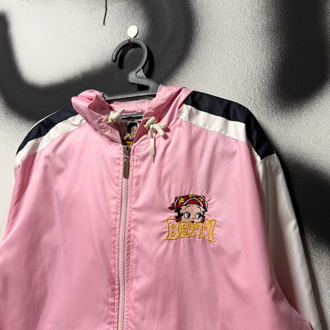 00s 베티붑 올드스쿨 자수 빅 패치 후드 윈드브레이커 자켓 상품이미지3