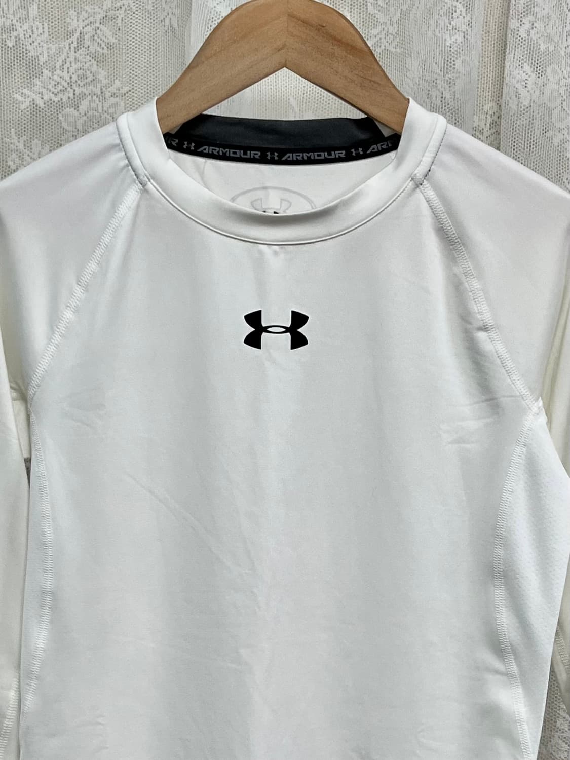 M) 언더아머 여성 기능성 긴팔 티셔츠 아이보리 상품이미지2