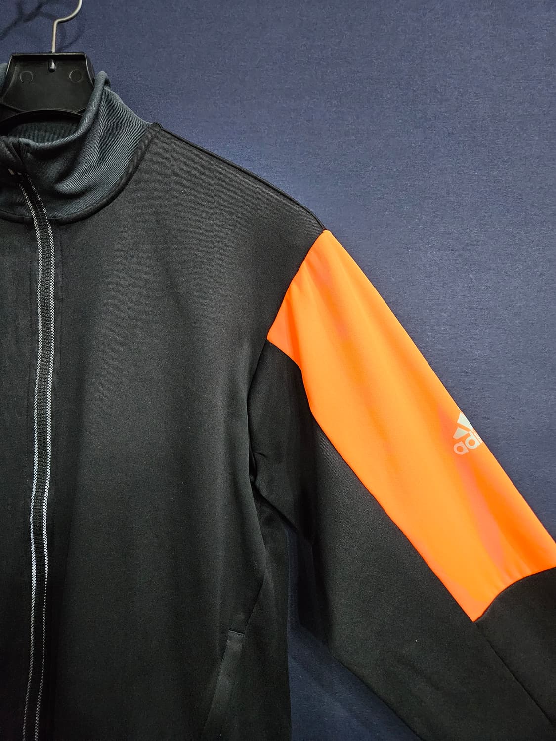 아디다스 블랙컬러 남성 슬림핏 105~110 기모 져지 상품이미지4