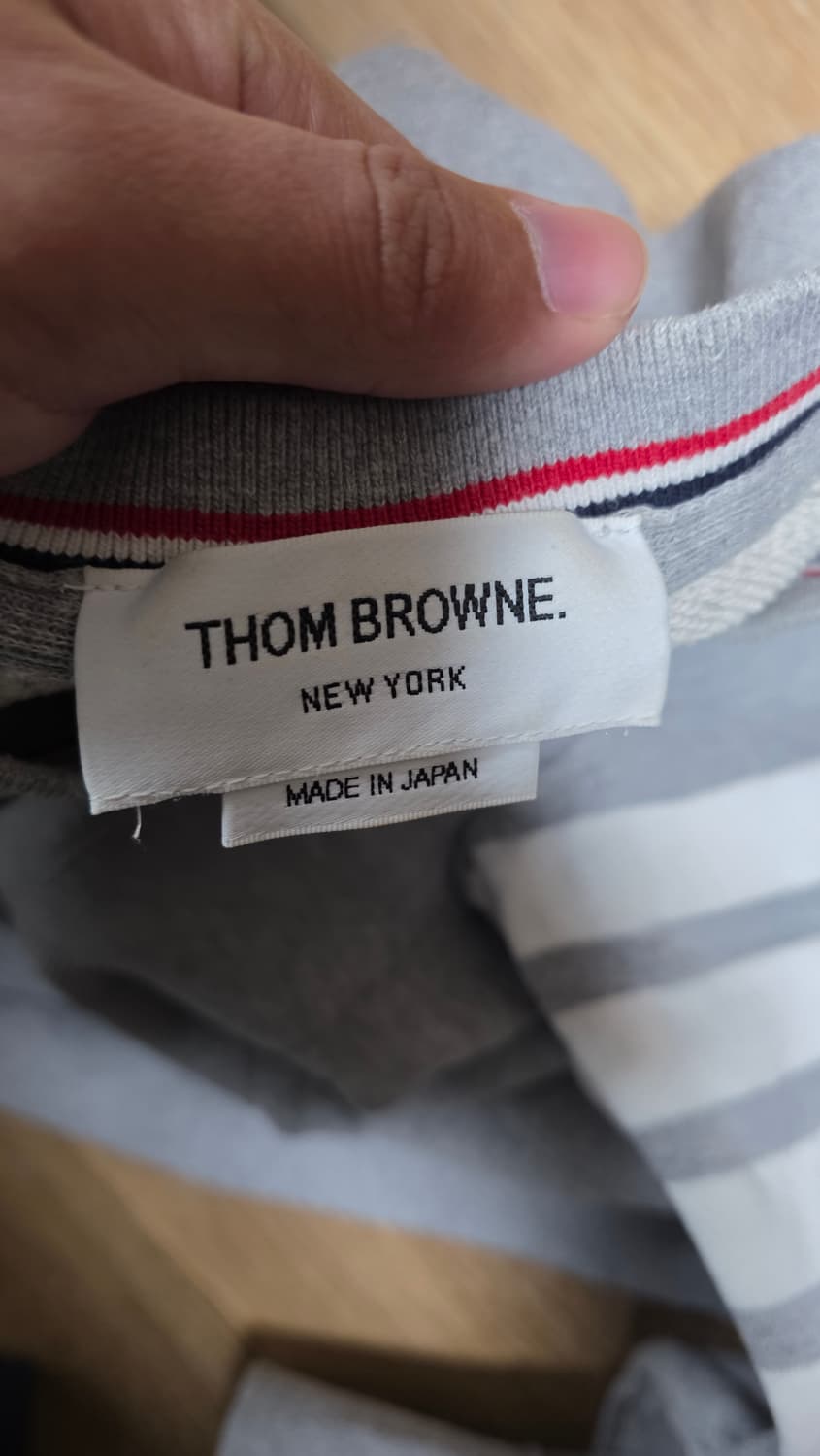 [3,새상품급]톰브라운 사선완장 맨투맨 상품이미지4