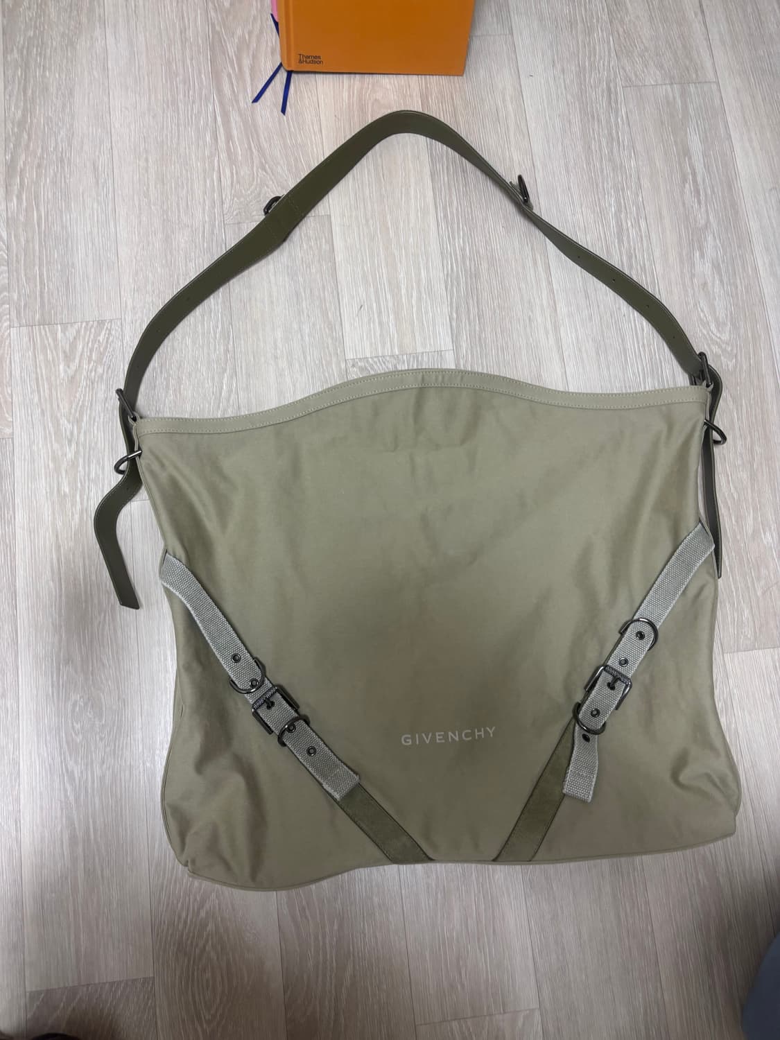 지방시 보유백 상품이미지1