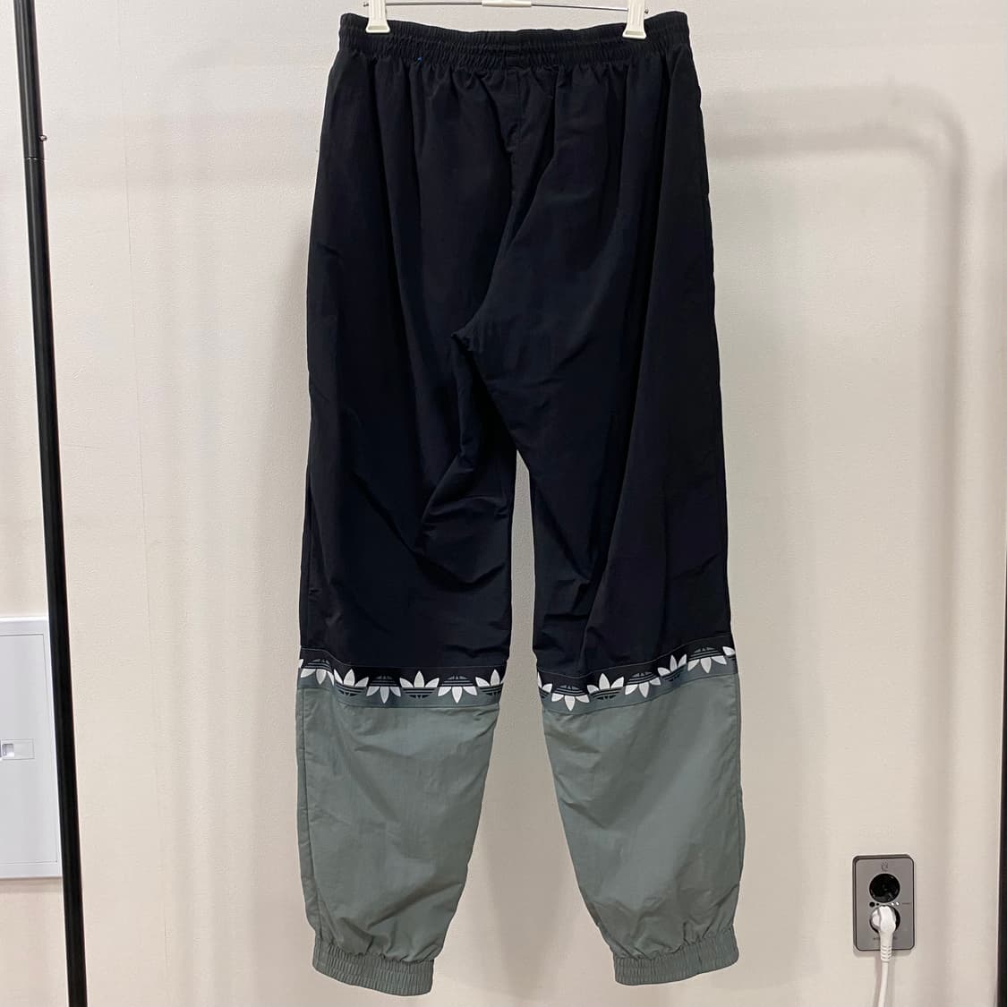 아디다스 신형 스플릿 트레포일 트랙팬츠 상품이미지2