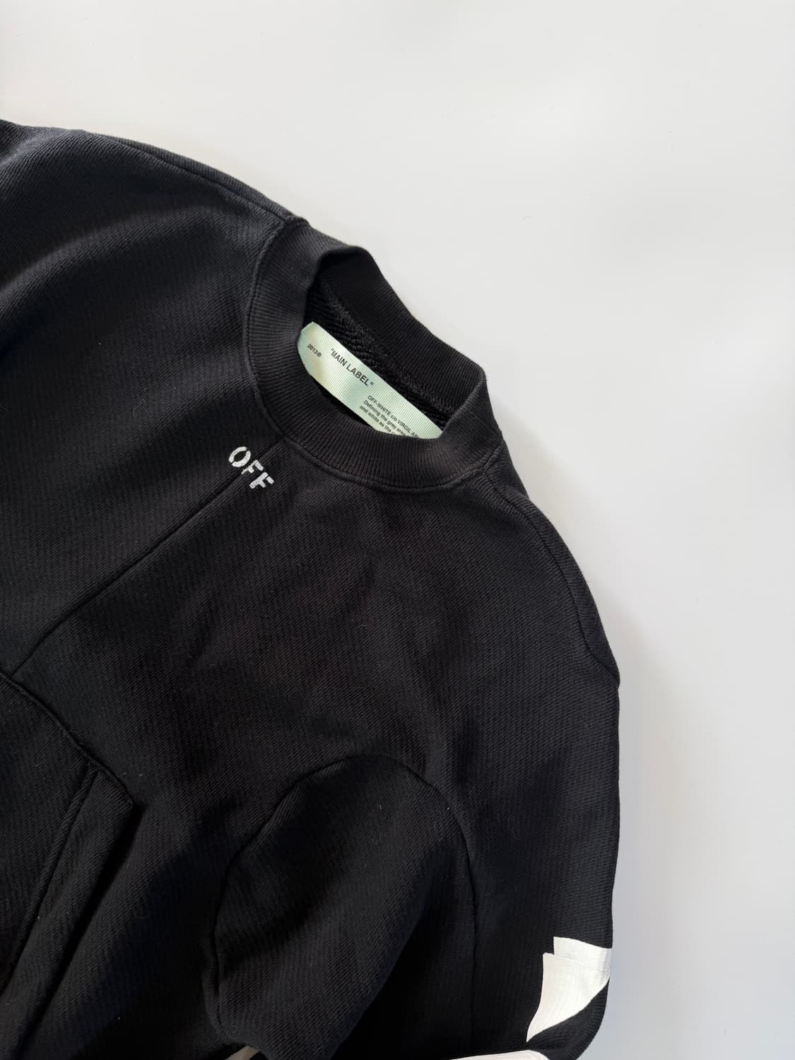 오프 화이트 크롭 맨투맨 상품이미지2