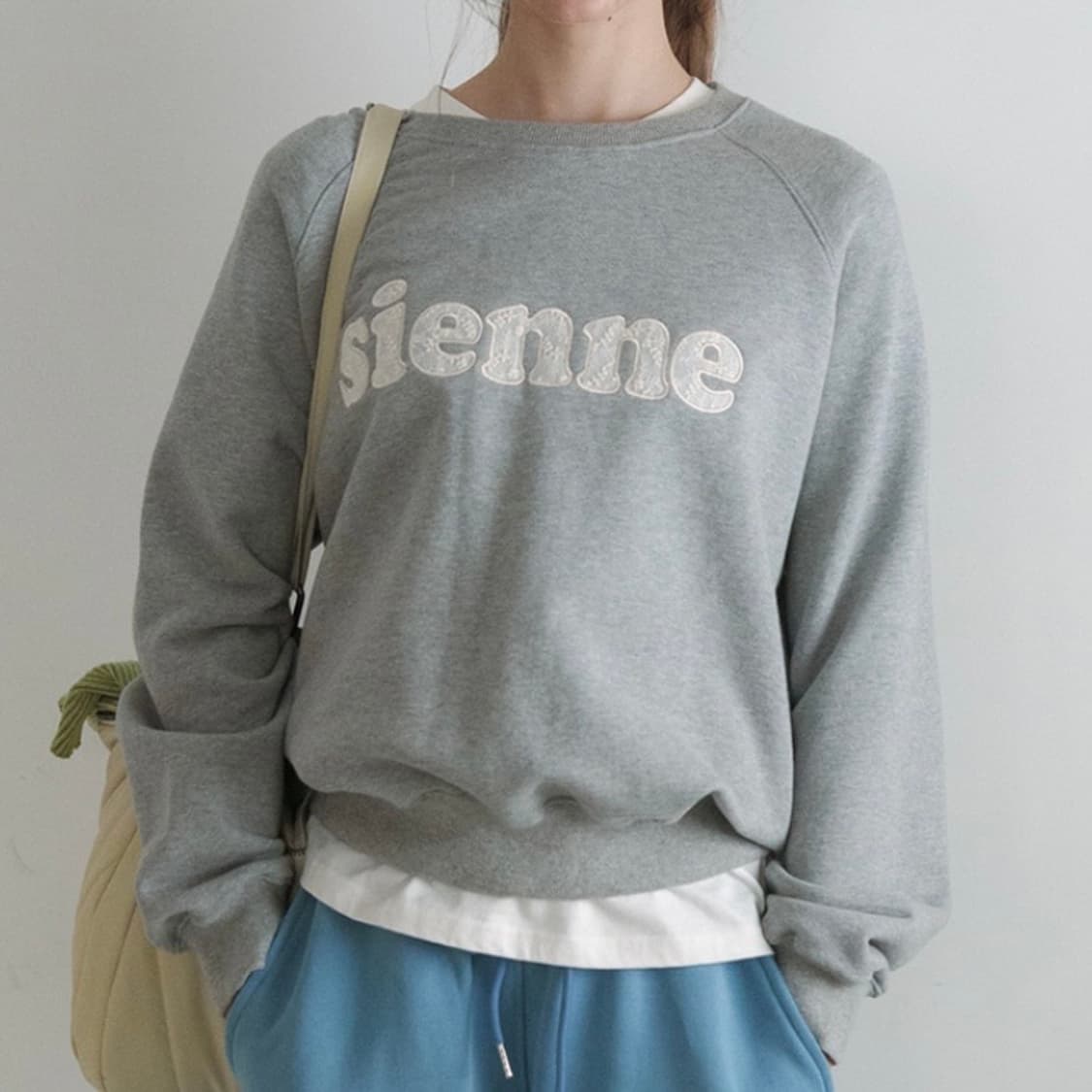 시엔느 레이스 맨투맨 상품이미지2