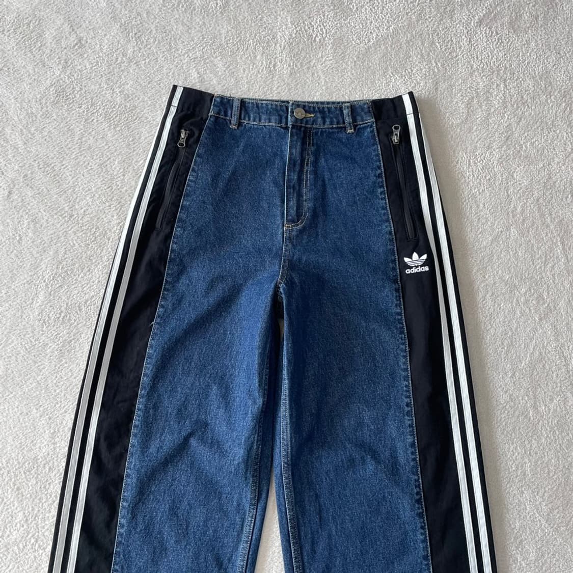 L 아디다스 2025 워시드 믹스 데님 트레이닝 팬츠바지 상품이미지2