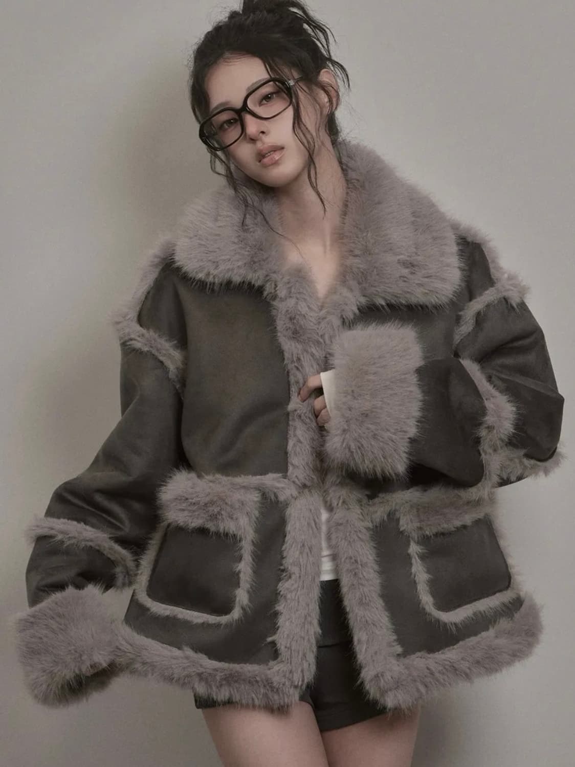 카키포인트 시어링 퍼 무스탕 차콜 새상품 상품이미지1