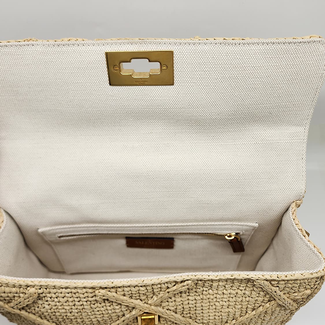 발렌티노 로만스터드 라피아 숄더백 상품이미지8