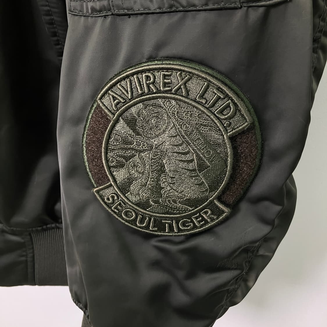 아비렉스 X 커스텀멜로우 Seoul 카키 ma-1 항공점퍼 S 상품이미지9