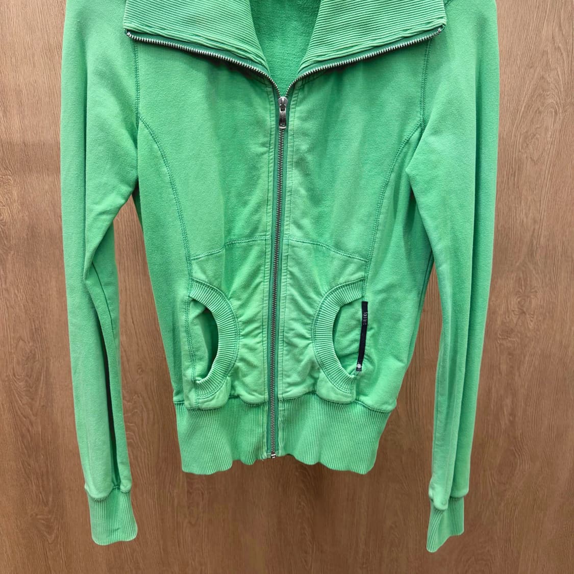 디젤 집업 자켓 와이드 립 카라 뱍 로도 프린팅 디테일 슬림핏 그린 상품이미지5