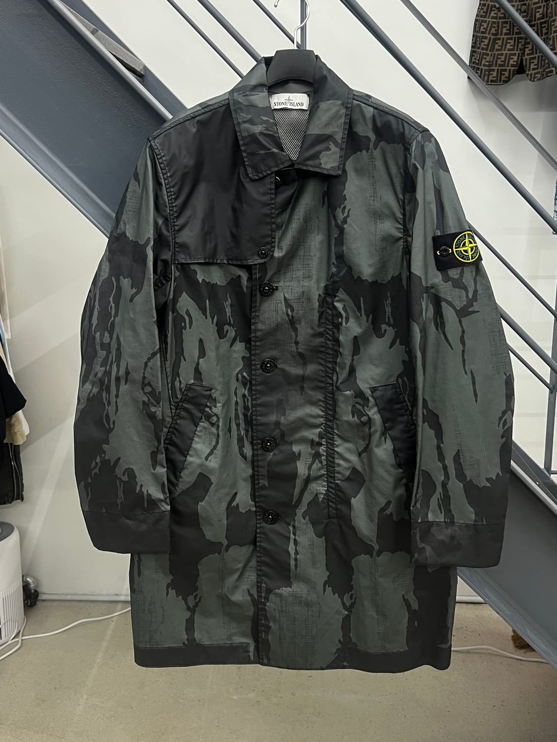 스톤아일랜드 15SS 라소 고마토 리버스 컬러 카모 트렌치 코트 상품이미지2