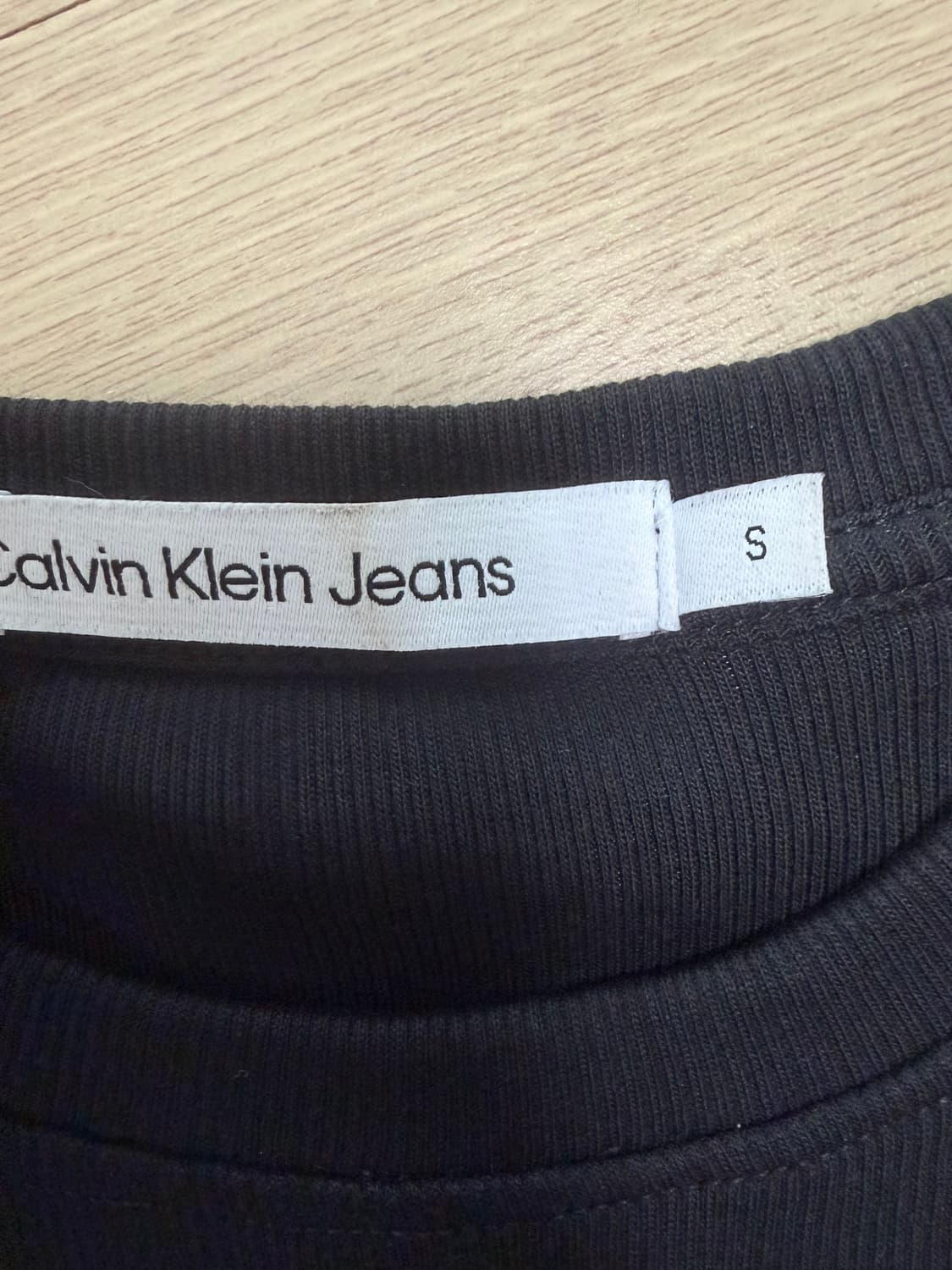 캘빈클라인 진 여성 크롭 나시 슬리브리스 상품이미지3