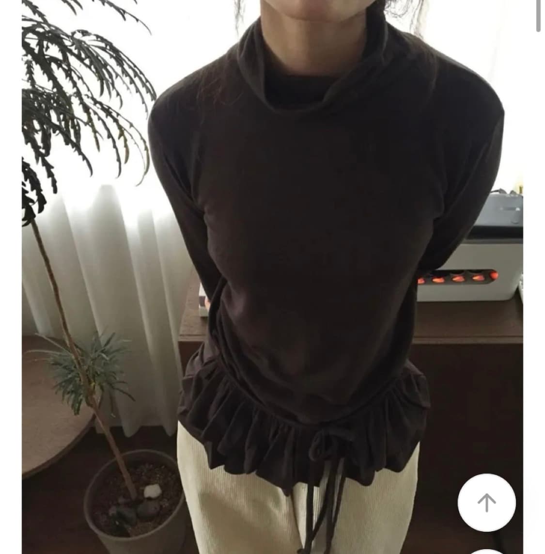 모래하우스 프릴 레이어드 폴라티 브라운 상품이미지1