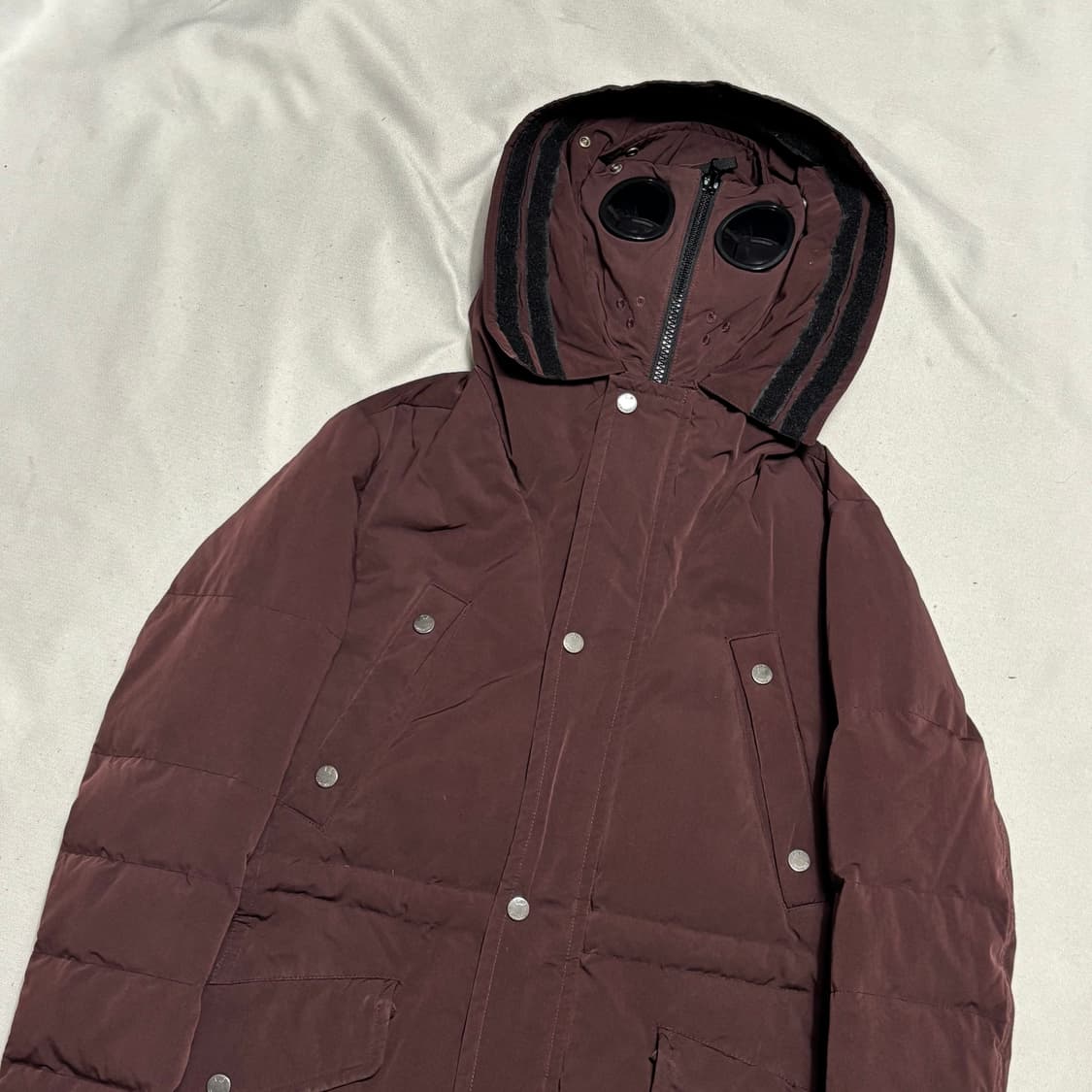 95 C.P.컴퍼니 버건디 후드 고글 덕다운 패딩  상품이미지1