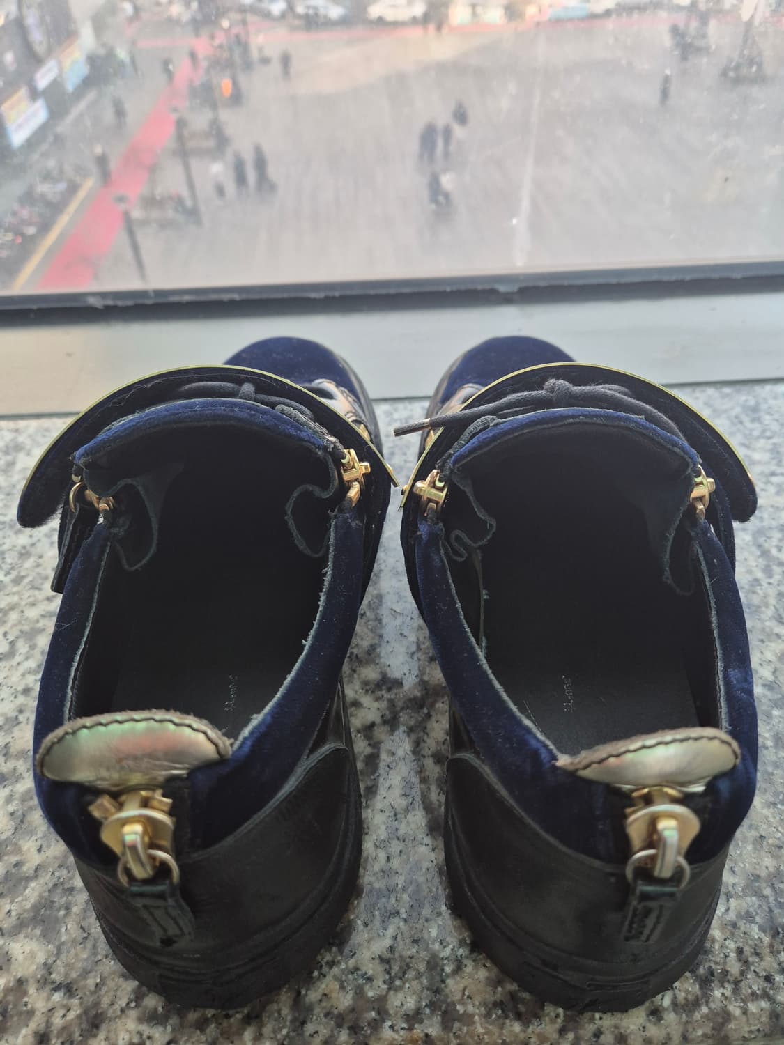 쥬세페 자노티 메탈 스트랩 벨벳 로우탑 스니커즈 42 판매합니다 상품이미지3