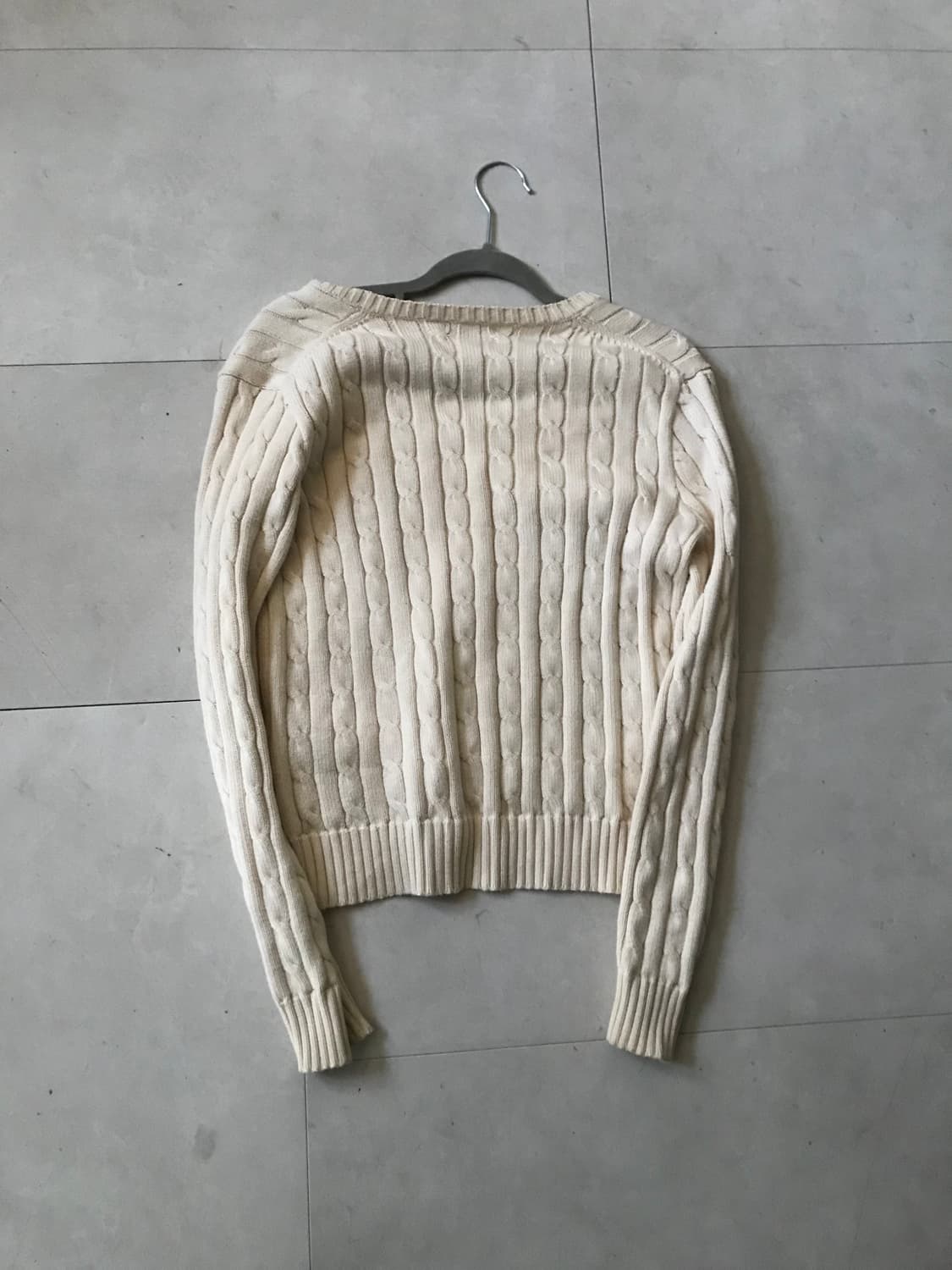 폴로 아이보리 브이넥 케이블 니트 상품이미지9