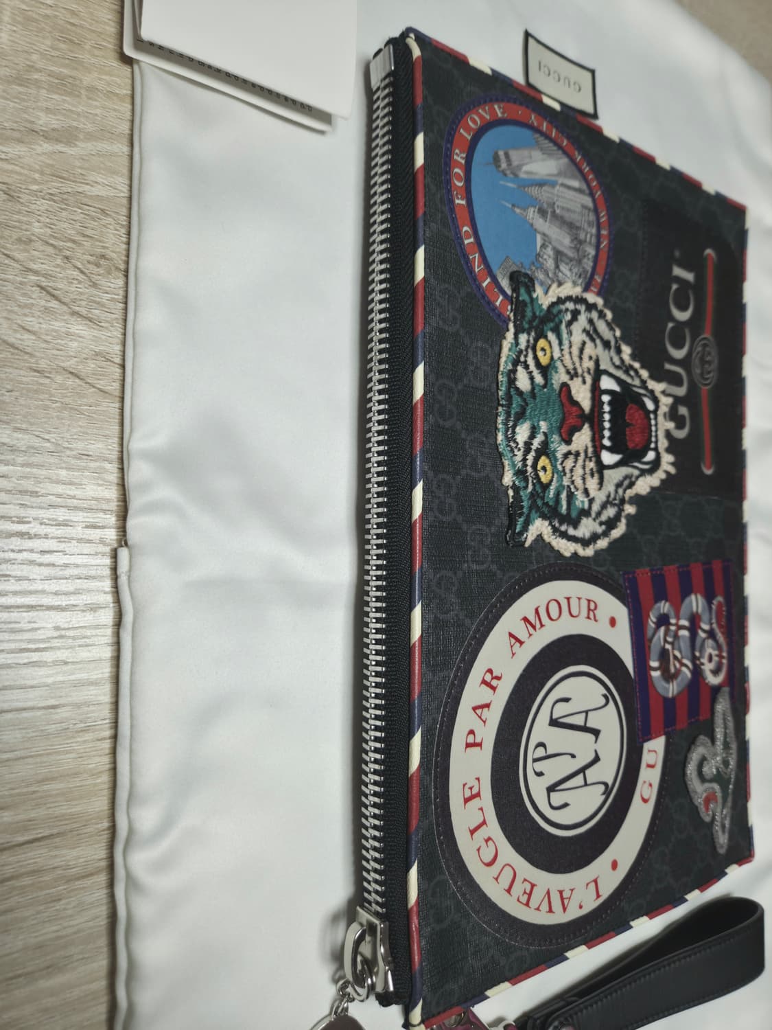 구찌 나이트 쿠리에 GG 수프림 클러치 상품이미지4