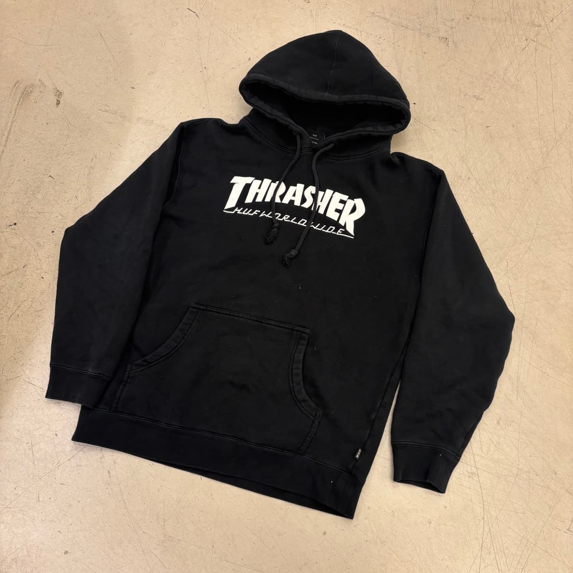 트레셔 x 허프 빅로고 후드티 상품이미지1