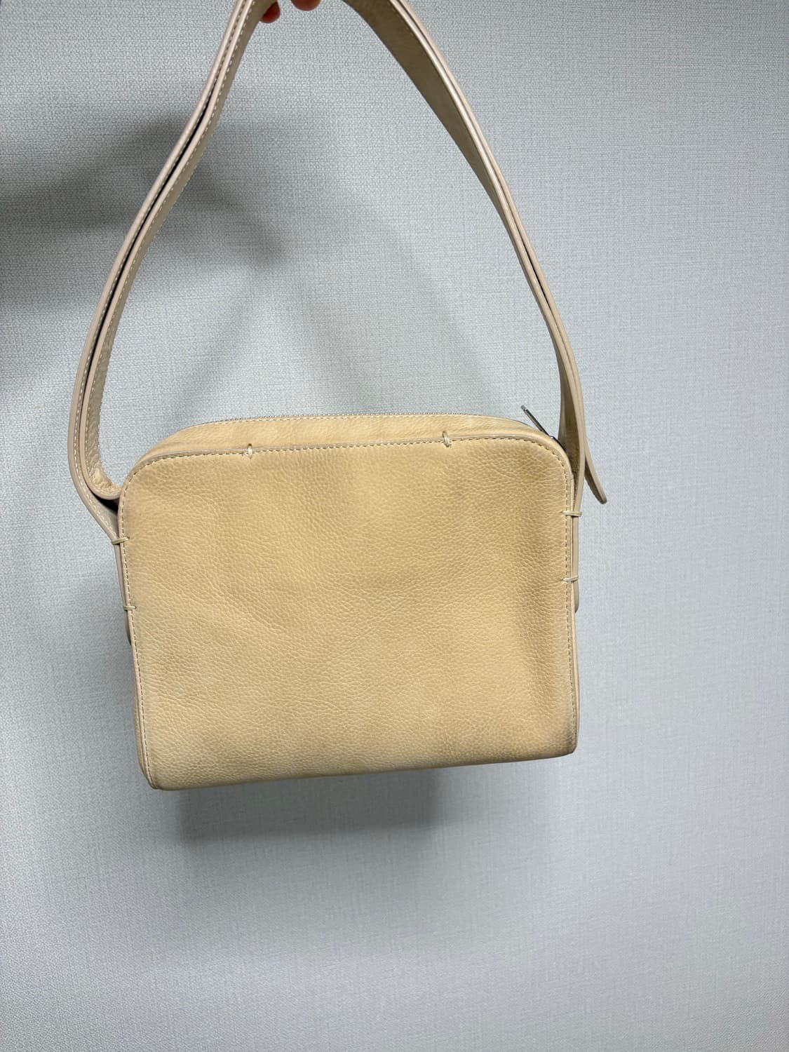 COS 코스 베이지 스웨이드 미니 숄더백 상품이미지1