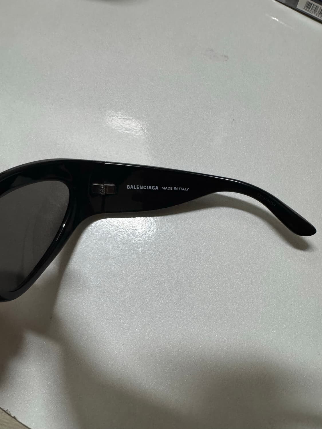 발렌시아가 랩-D 프레임 선글라스 블랙 상품이미지6