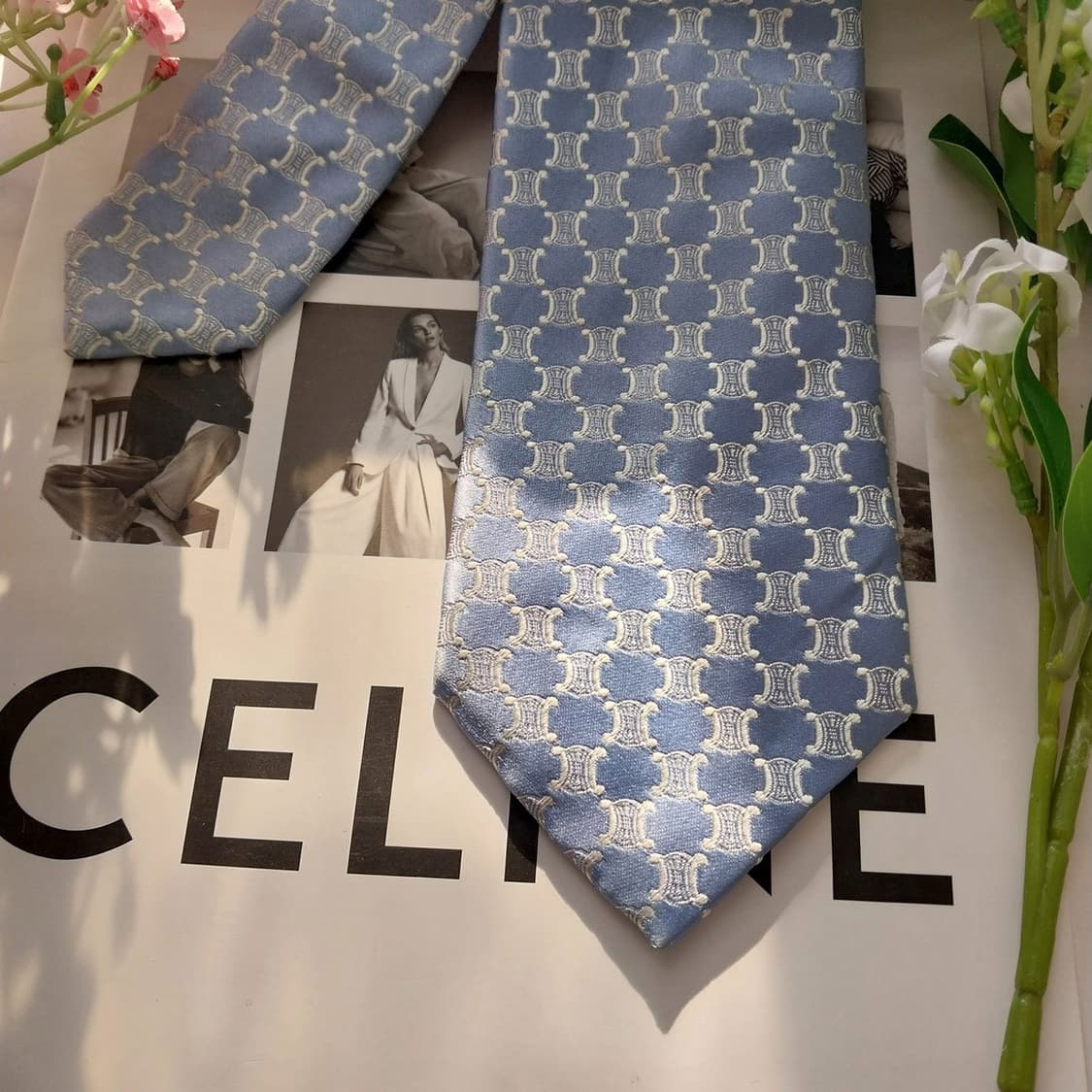 셀린느 실크 라이트블루 트리오페 넥타이 8.8cm A+등급 K1555
 상품이미지5