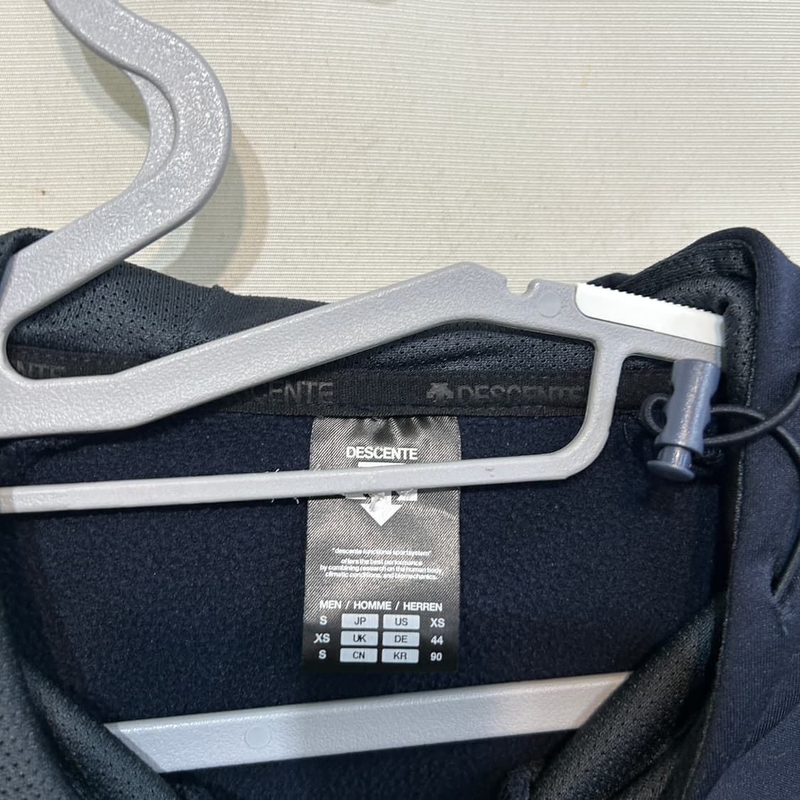 데상트 2022 풀오버 후드티 90 남성 상품이미지2