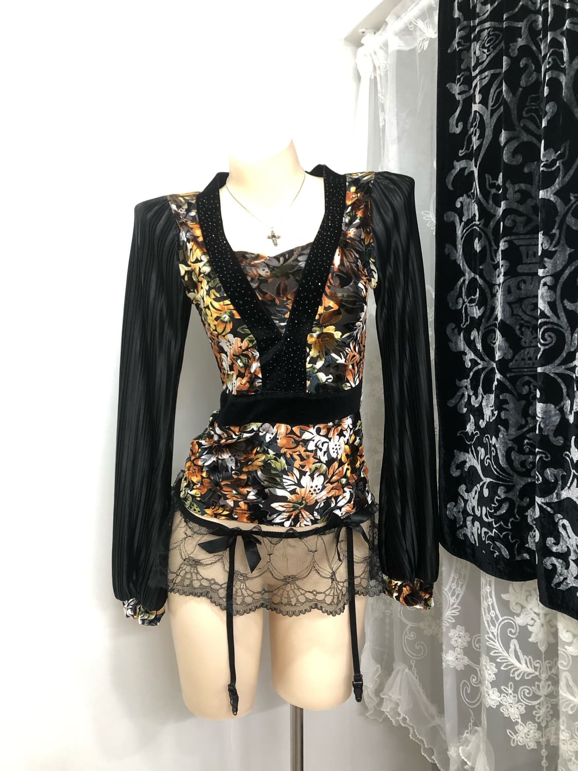 velvet floral pattern cubic long sleeve  상품이미지1