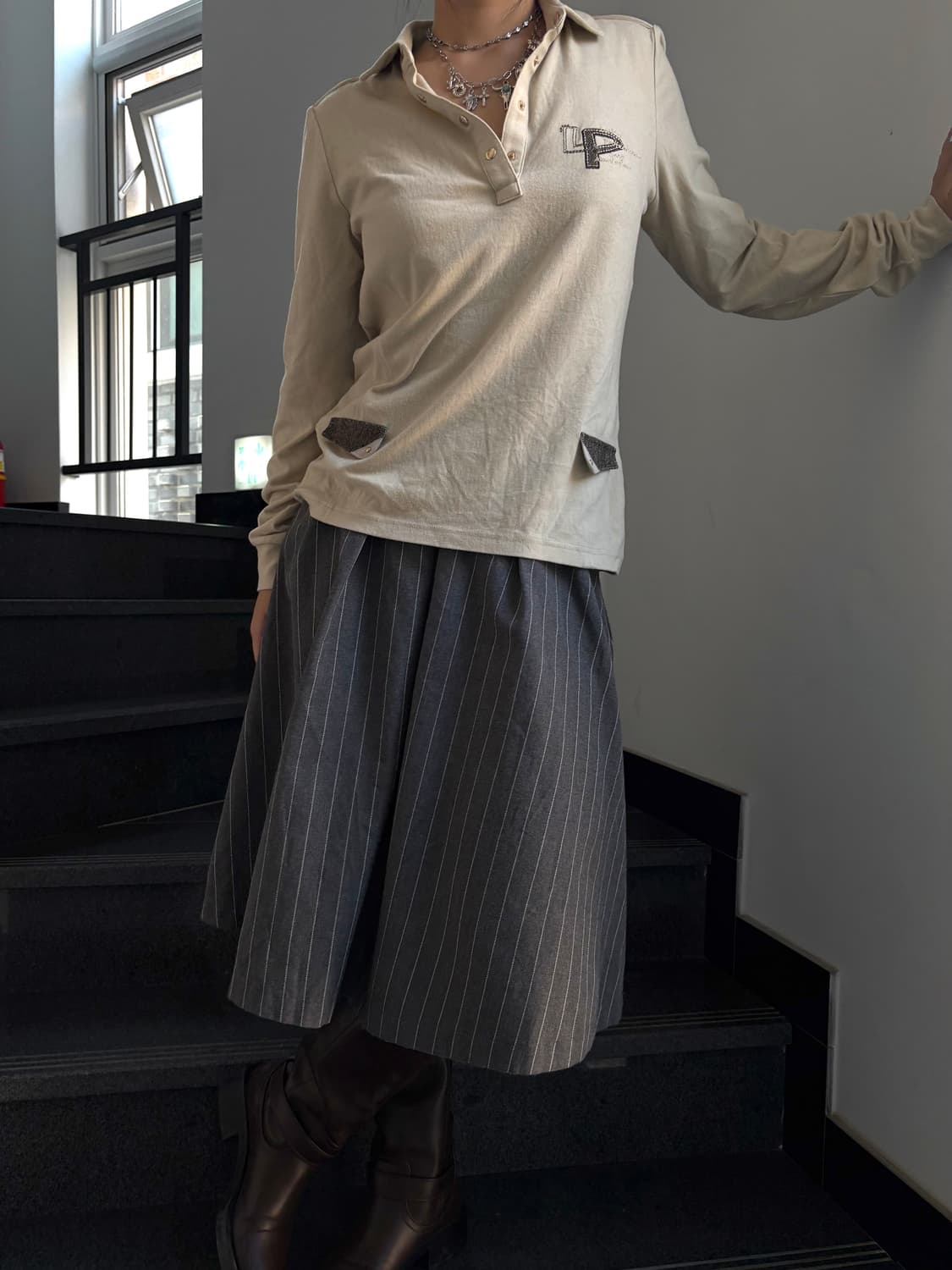 그레이 스트라이프 핀턱 스커트 상품이미지3