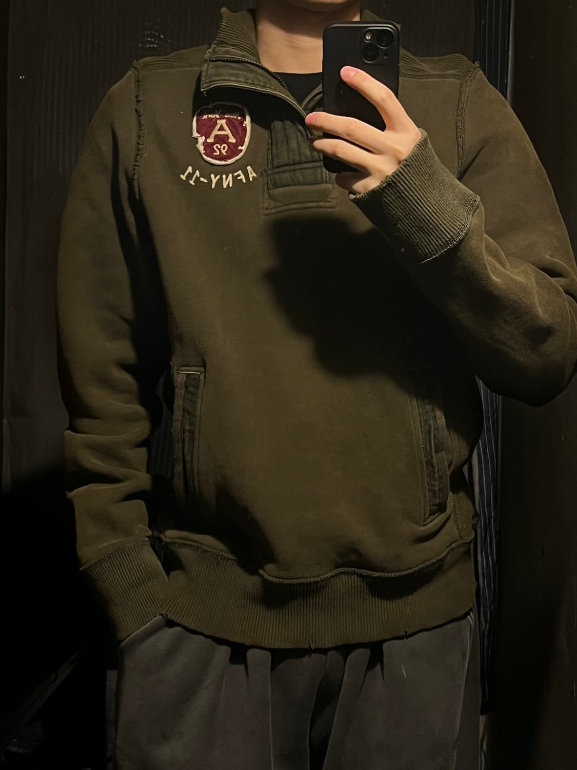 아베크롬비 피치 카키 데미지드 A92 반집업 머슬핏 맨투맨 티셔츠 L 상품이미지3