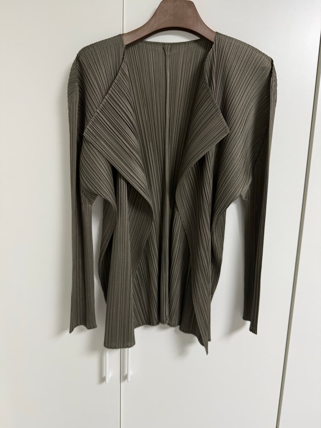 플리츠플리즈 가디건 상품이미지1