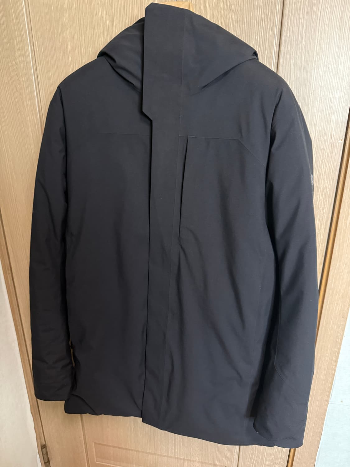 아크테릭스 써마파카 M 블랙 팝니다 상품이미지1