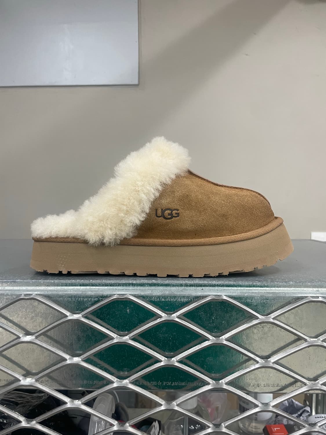 어그 디스케트 슬리퍼 체스트넛 240 상품이미지4